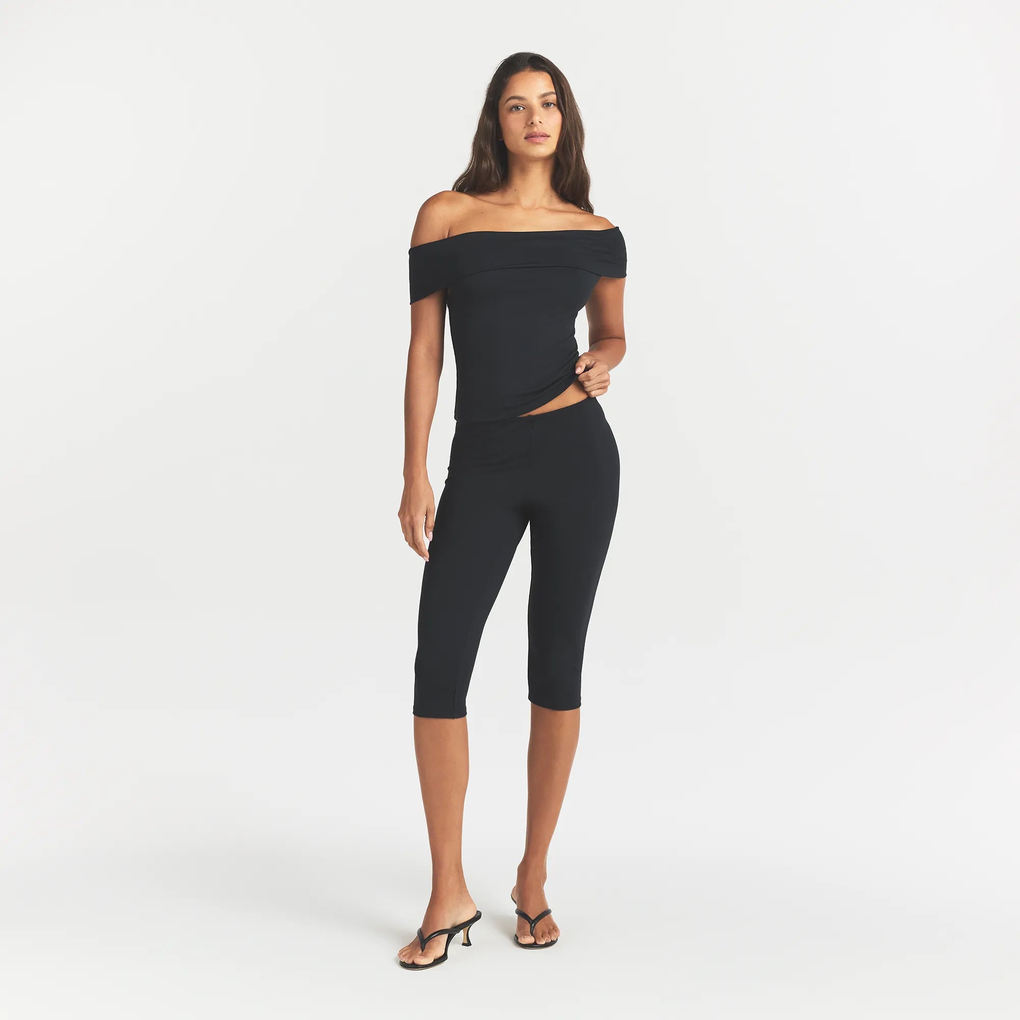 SMOOTH LAYERS HIGH-WAISTED CAPRI | OBSIDIAN ON A MODEL FRONT VIEW @ | FOCUS: 0.0, 1.0, 0.9