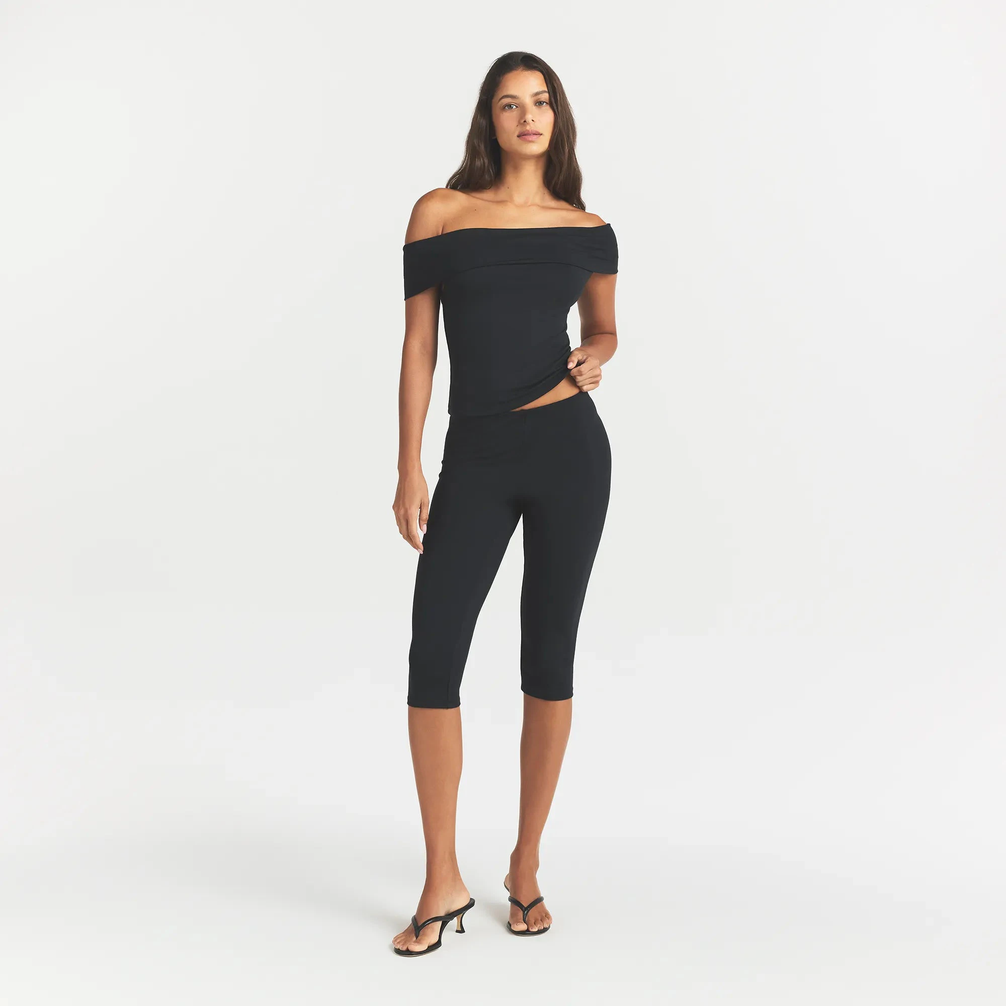 SMOOTH LAYERS HIGH-WAISTED CAPRI | OBSIDIAN ON A MODEL FRONT VIEW @ | FOCUS: 0.0, 1.0, 0.9