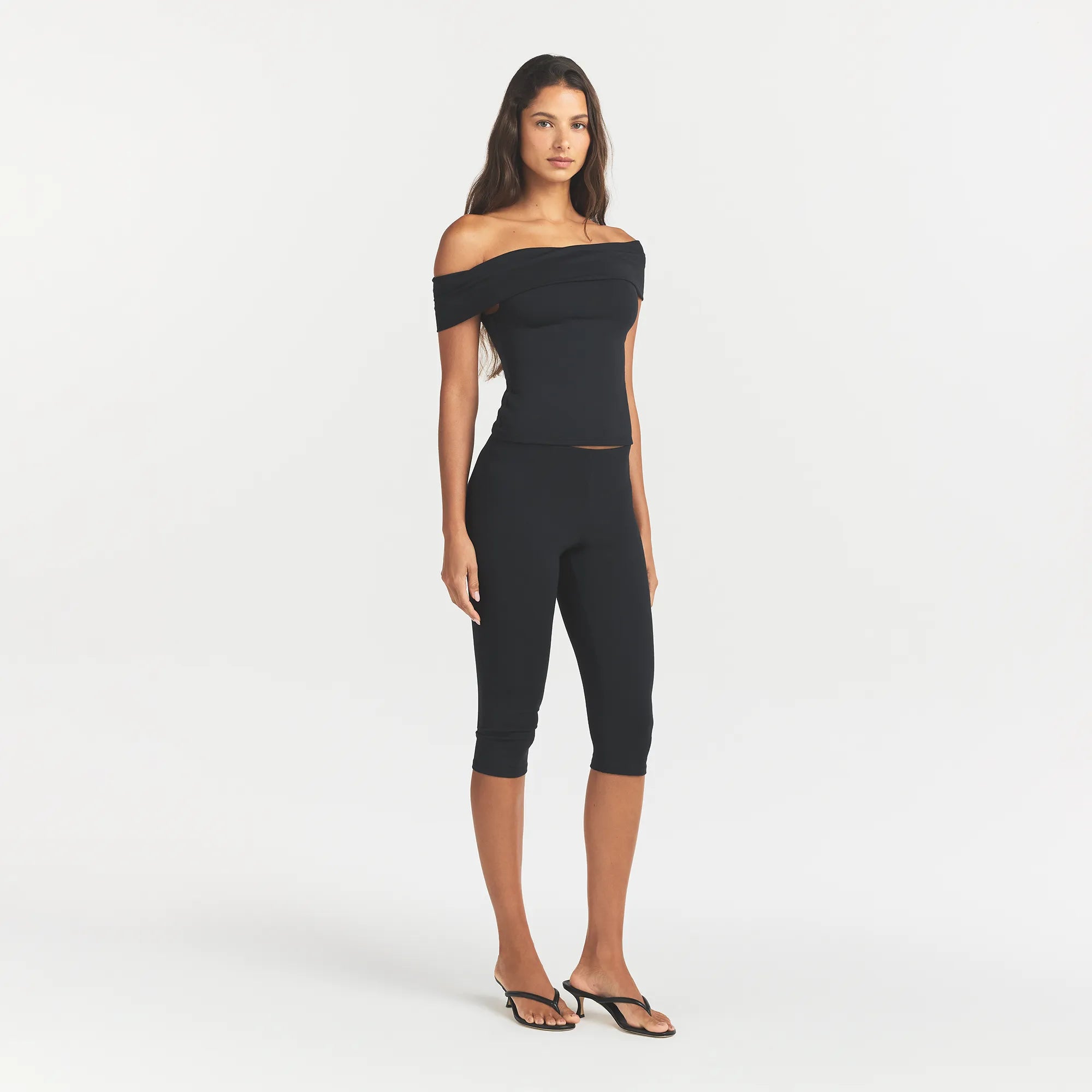 SMOOTH LAYERS HIGH-WAISTED CAPRI | OBSIDIAN ON A MODEL FRONT VIEW @ | FOCUS: 0.0, 1.0, 0.9
