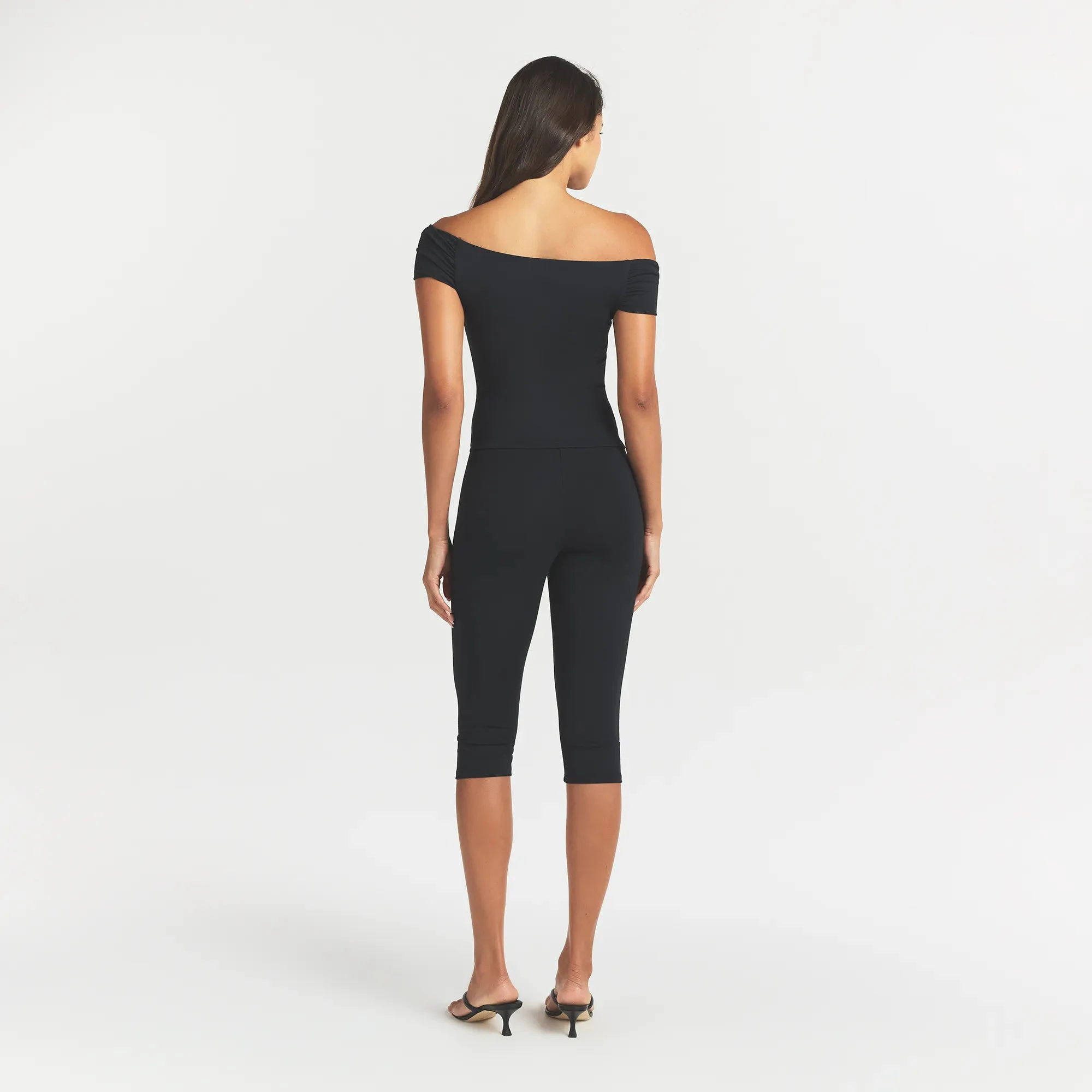 SMOOTH LAYERS HIGH-WAISTED CAPRI | OBSIDIAN ON A MODEL BACK VIEW @ | FOCUS: 0.0, 1.0, 0.9