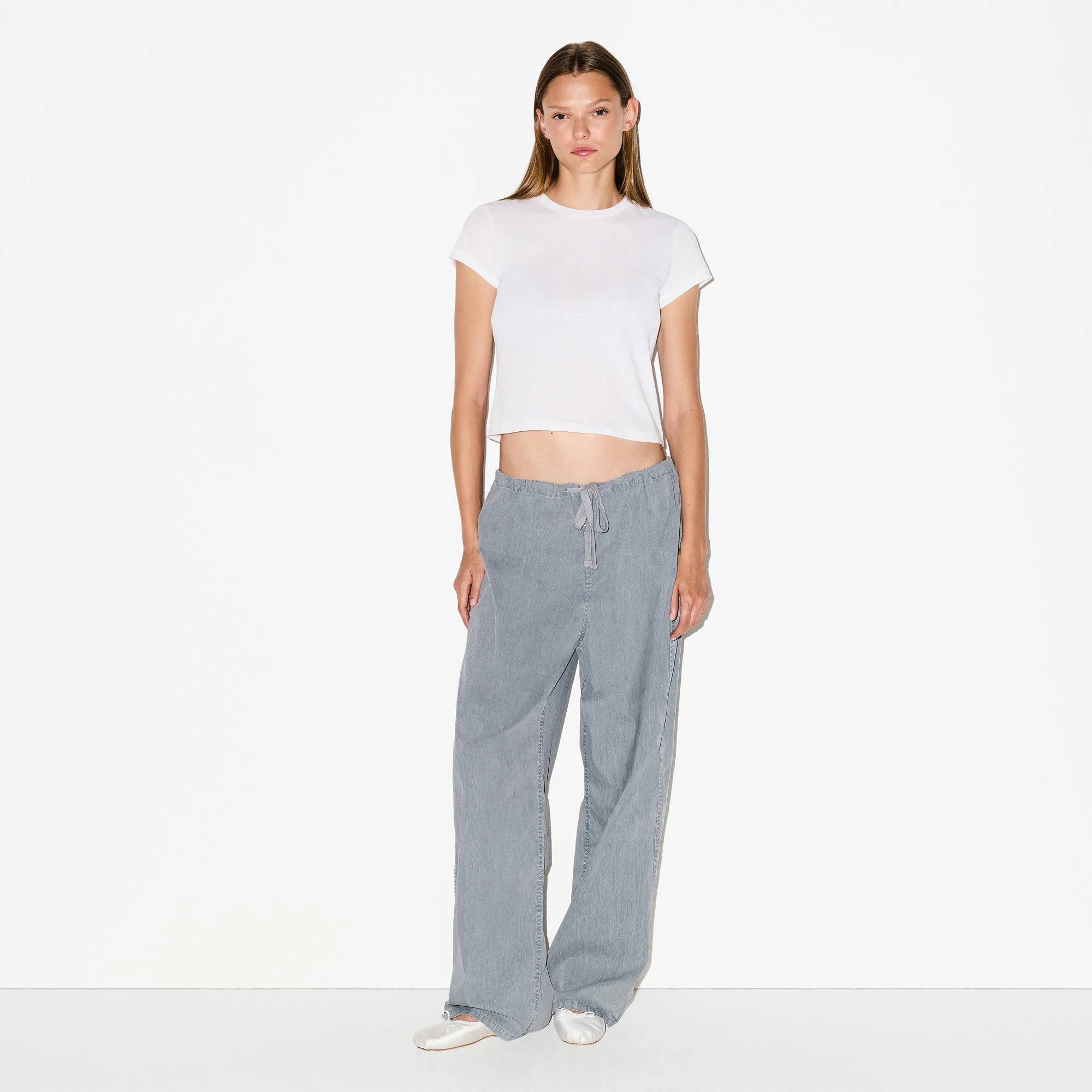 WOVEN LOUNGE OVERSIZED PANT | PACIFIC ON A MODEL FRONT VIEW @ | FOCUS: 0.0, 1.0, 0.9