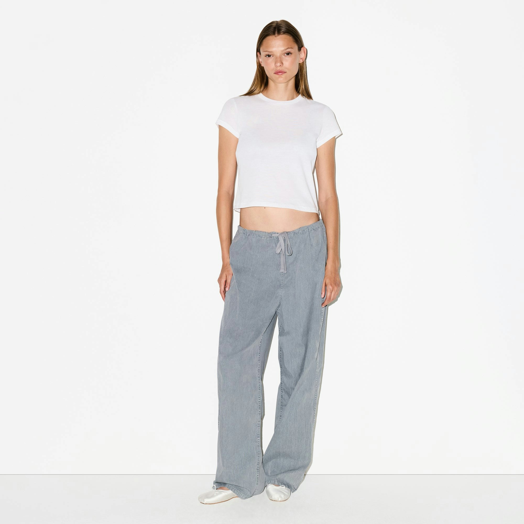WOVEN LOUNGE OVERSIZED PANT | PACIFIC ON A MODEL FRONT VIEW @ | FOCUS: 0.0, 1.0, 0.9