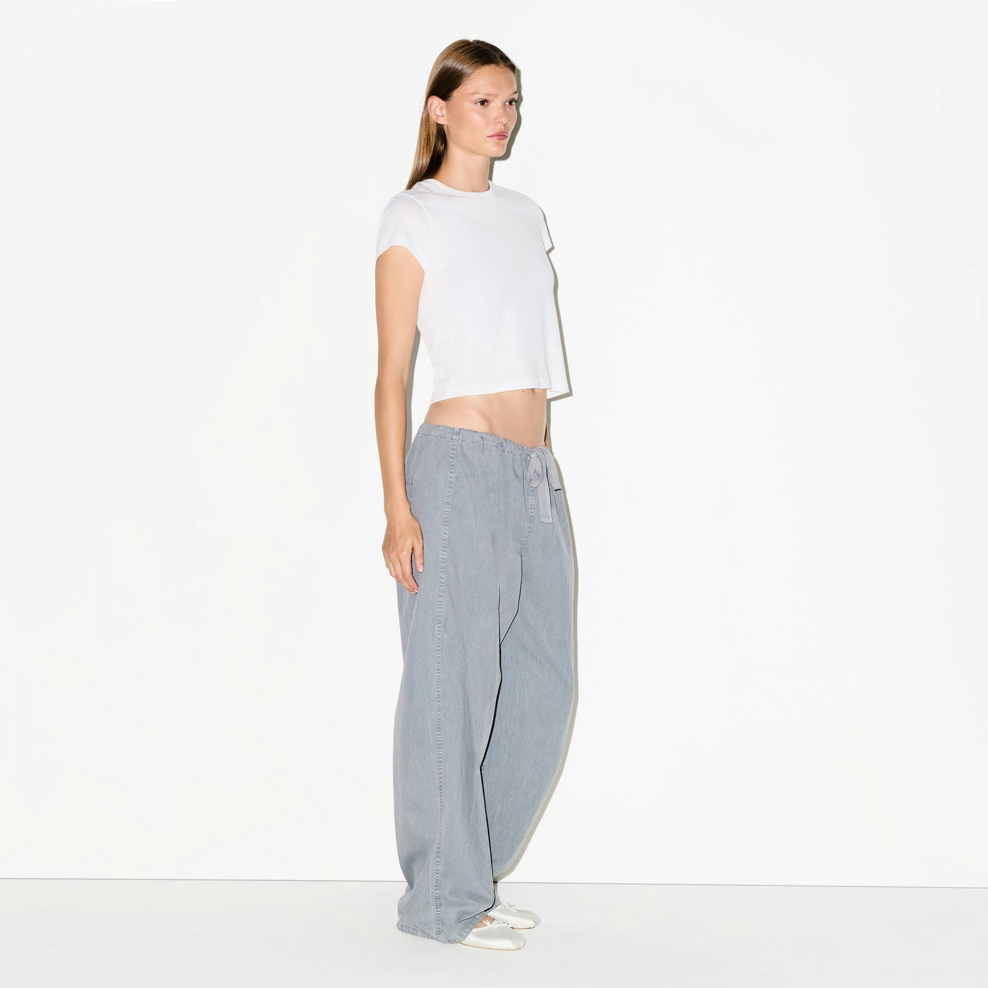 WOVEN LOUNGE OVERSIZED PANT | PACIFIC ON A MODEL FRONT VIEW @ | FOCUS: 0.0, 1.0, 0.9