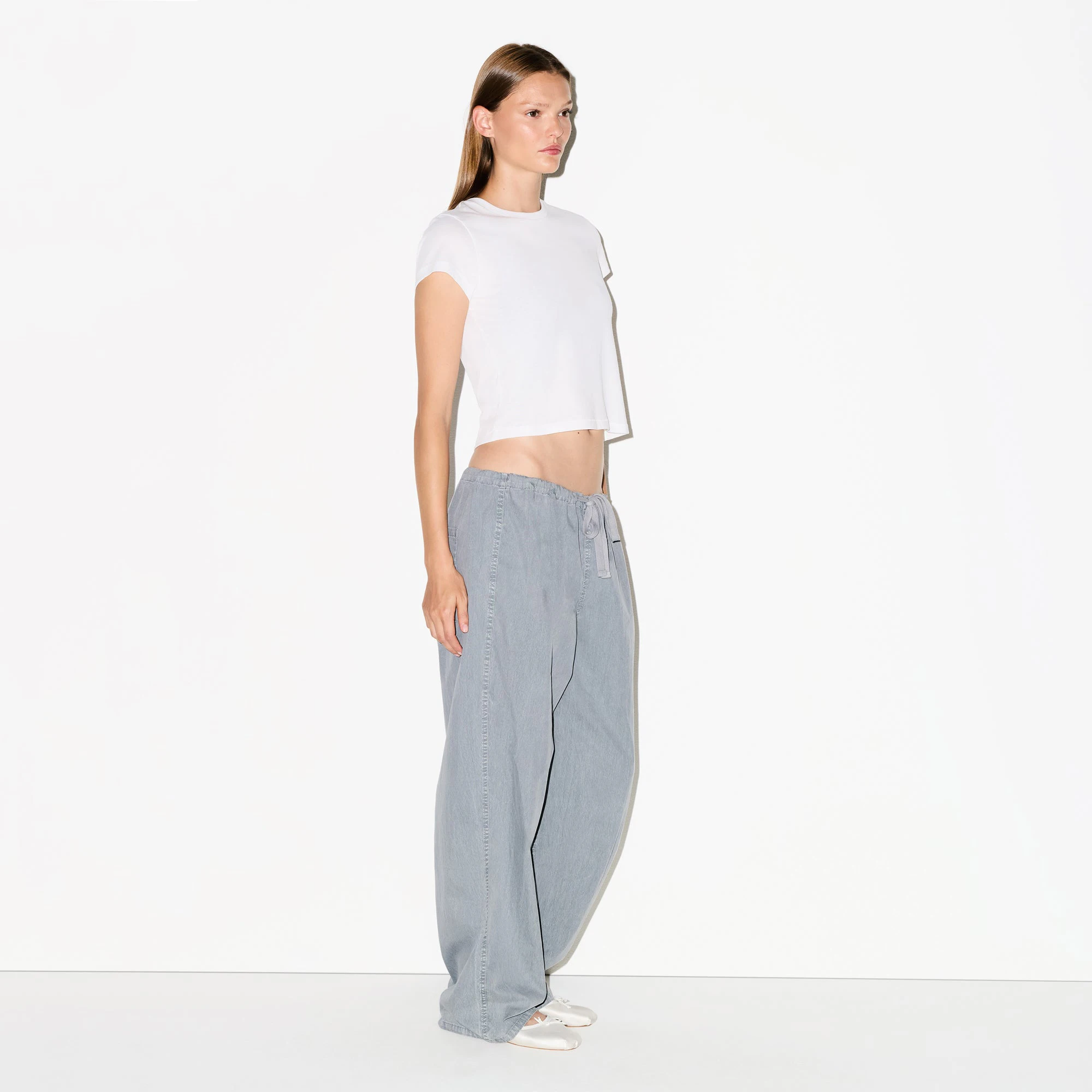 WOVEN LOUNGE OVERSIZED PANT | PACIFIC ON A MODEL FRONT VIEW @ | FOCUS: 0.0, 1.0, 0.9