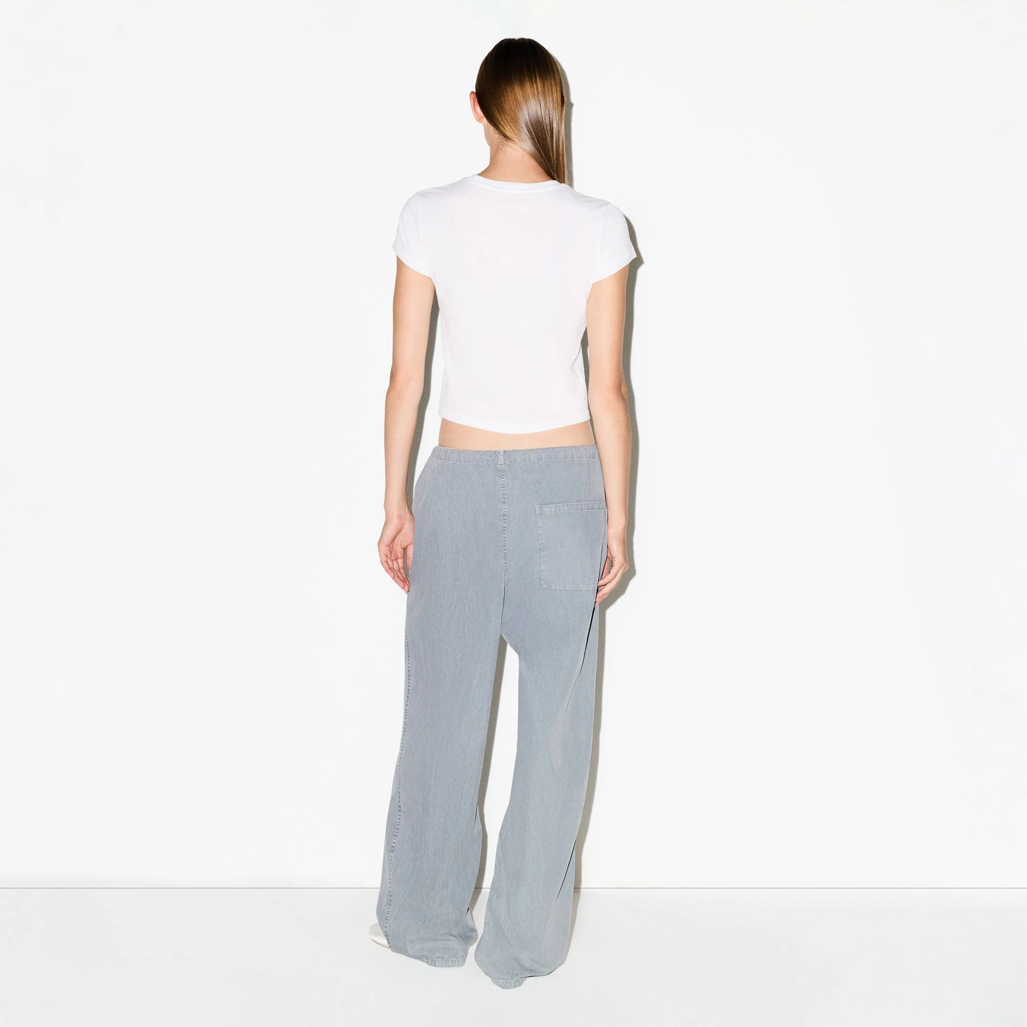 WOVEN LOUNGE OVERSIZED PANT | PACIFIC ON A MODEL FRONT VIEW @ | FOCUS: 0.0, 1.0, 0.9