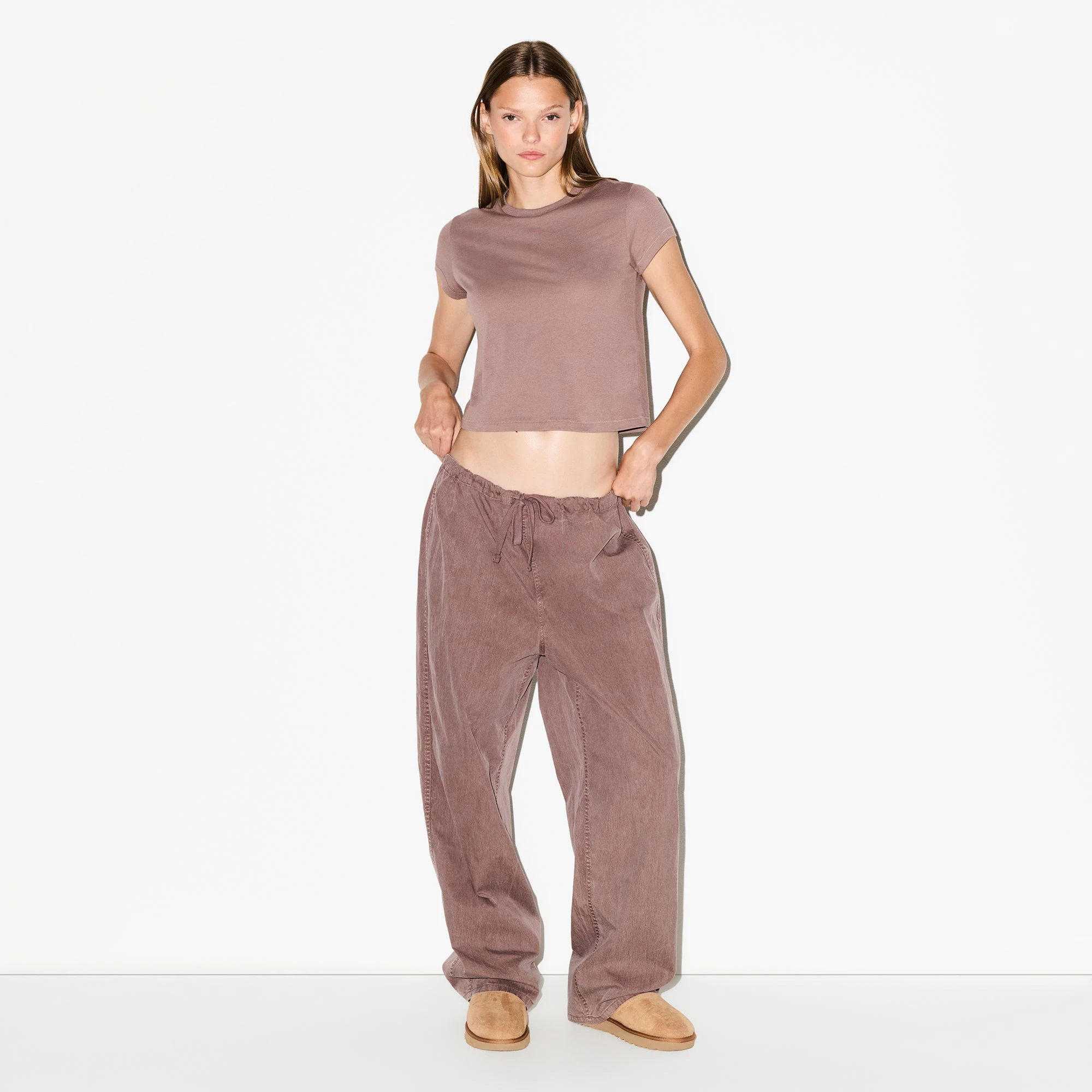 WOVEN LOUNGE OVERSIZED PANT | UMBER ON A MODEL FRONT VIEW @ | FOCUS: 0.0, 1.0, 0.9