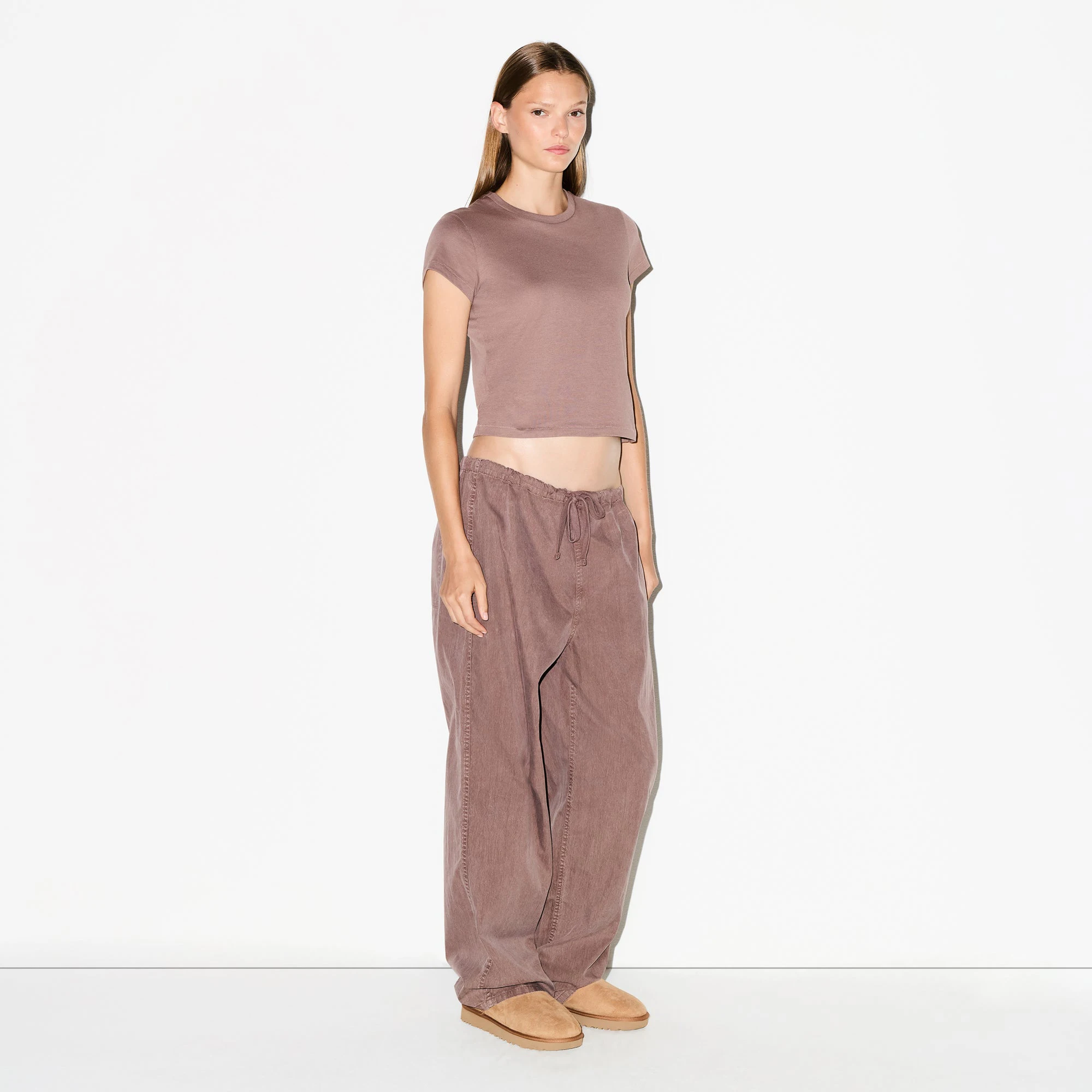 WOVEN LOUNGE OVERSIZED PANT | UMBER ON A MODEL FRONT VIEW @ | FOCUS: 0.0, 1.0, 0.9