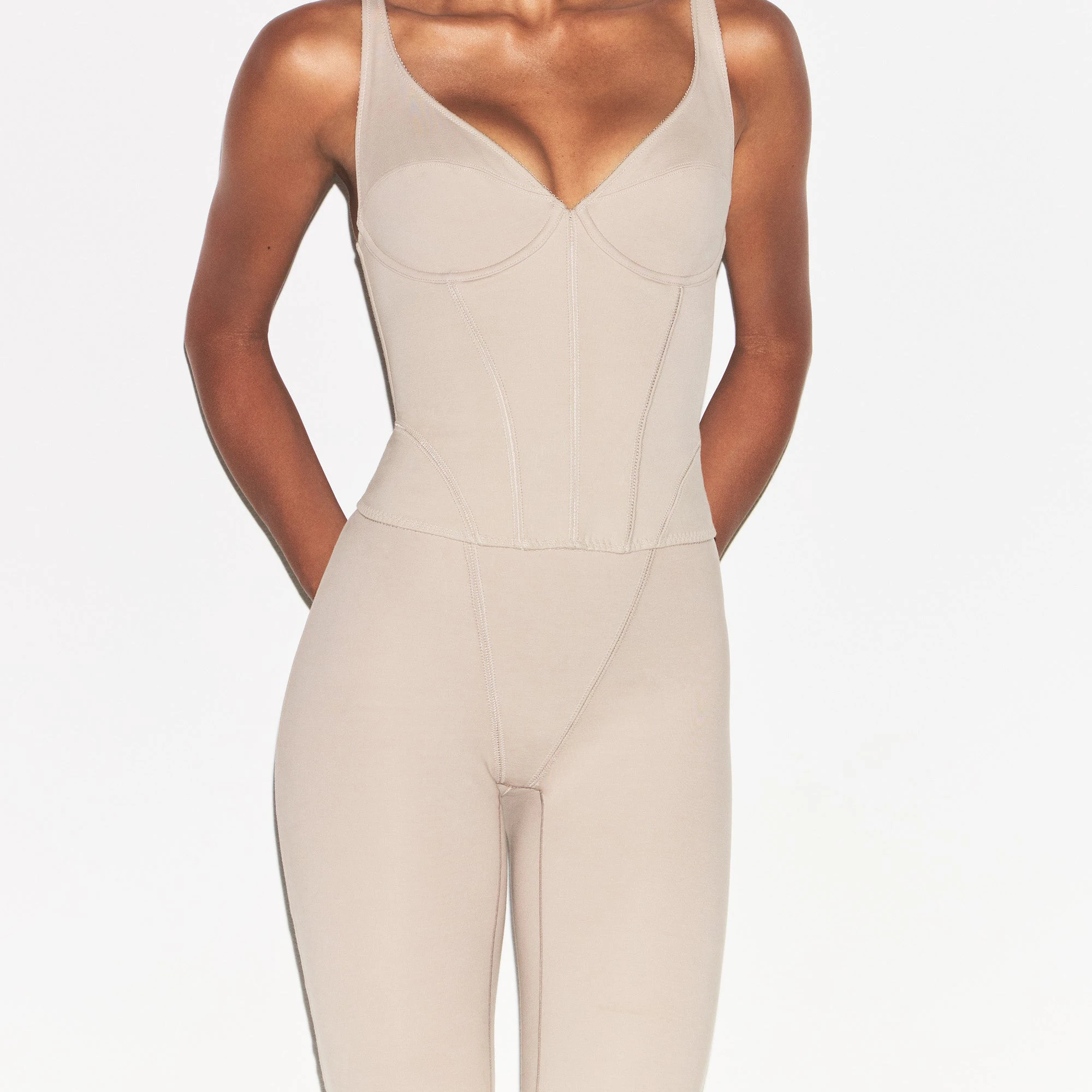 COTTON SHAPEWEAR CAPRI | LINEN ON A MODEL FRONT VIEW | FOCUS: 0.0, 1.0, 0.9