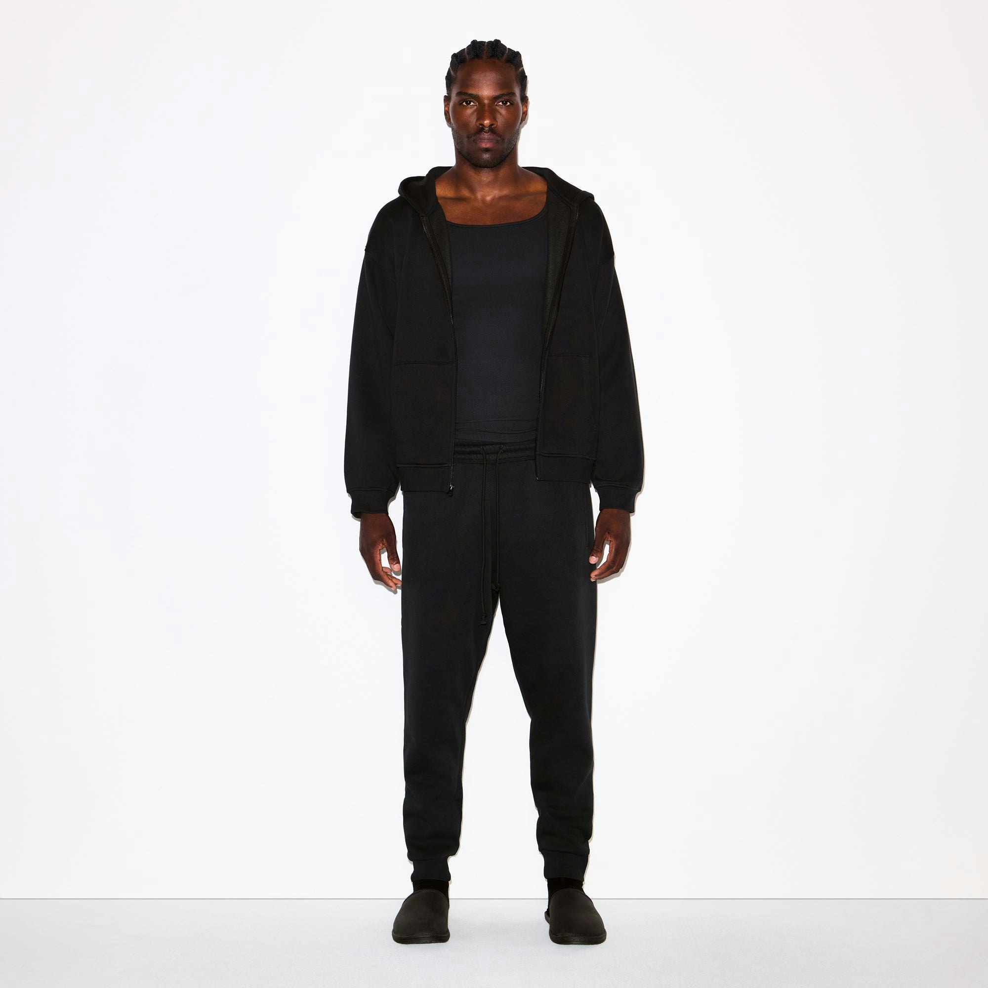 FLEECE LOUNGE MENS TAPERED JOGGER | WASHED ONYX ON A MODEL FRONT VIEW @ | FOCUS: 0.0, 1.0, 0.9