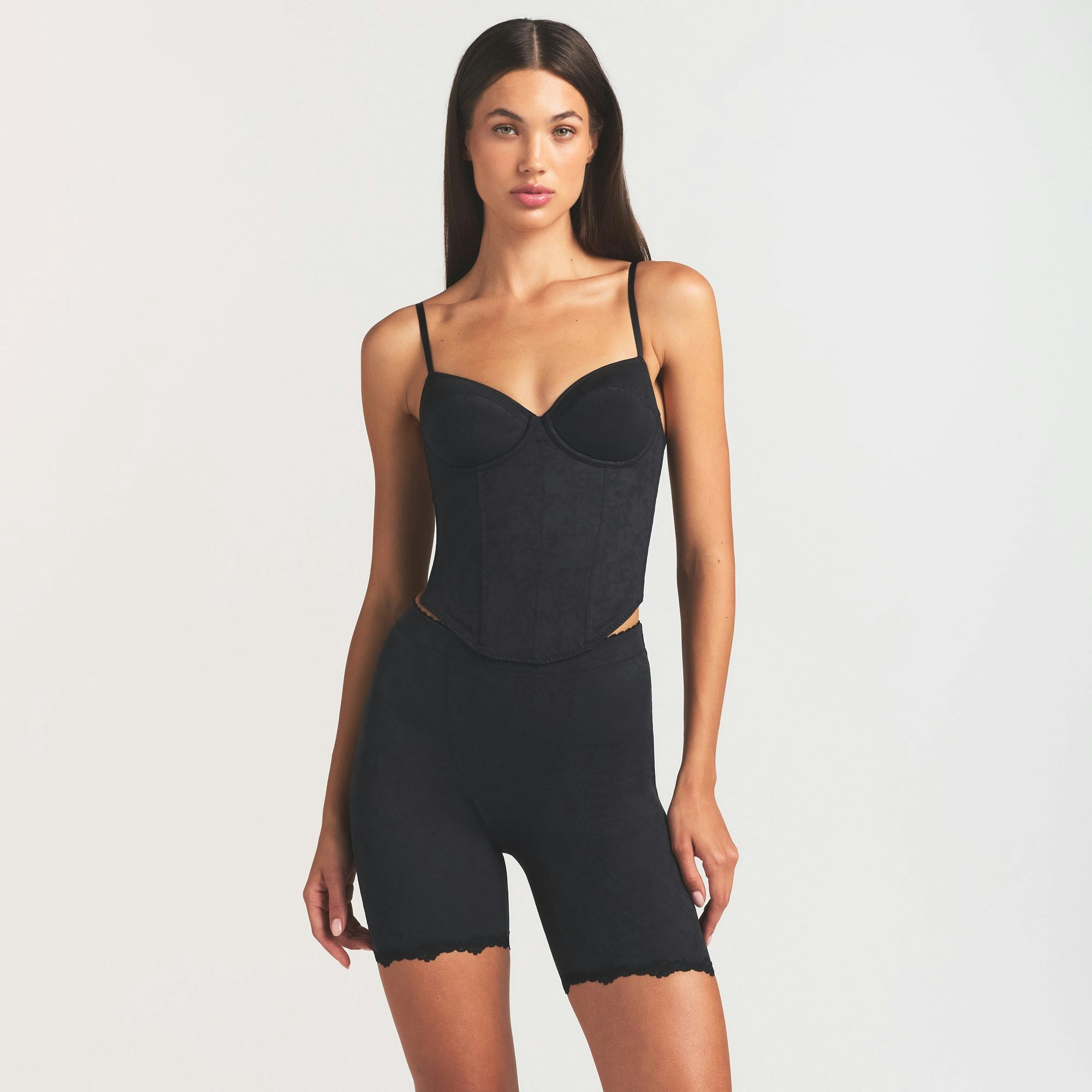 LACE SHAPEWEAR SHORT | ONYX ON A MODEL SIDE VIEW @ | FOCUS: 0.0, 1.0, 0.9