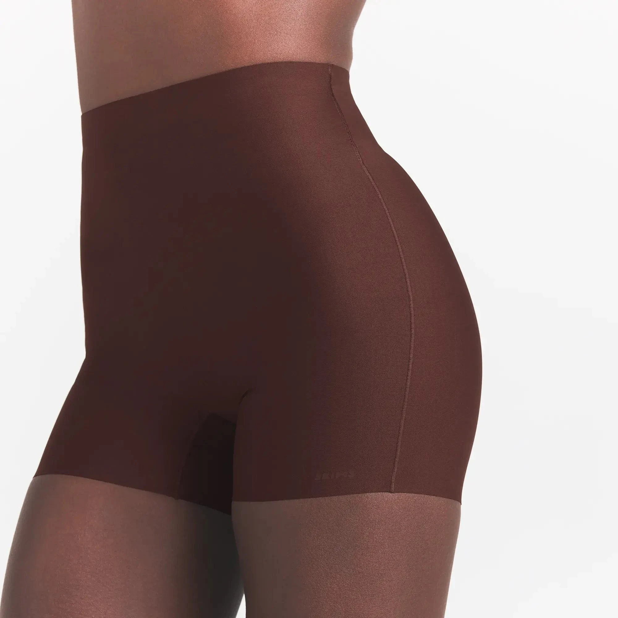 SKIMS BODY CORE SCULPT SHORTIE | COCOA ON A MODEL FRONT VIEW @ | FOCUS: 0.0, 1.0, 0.9