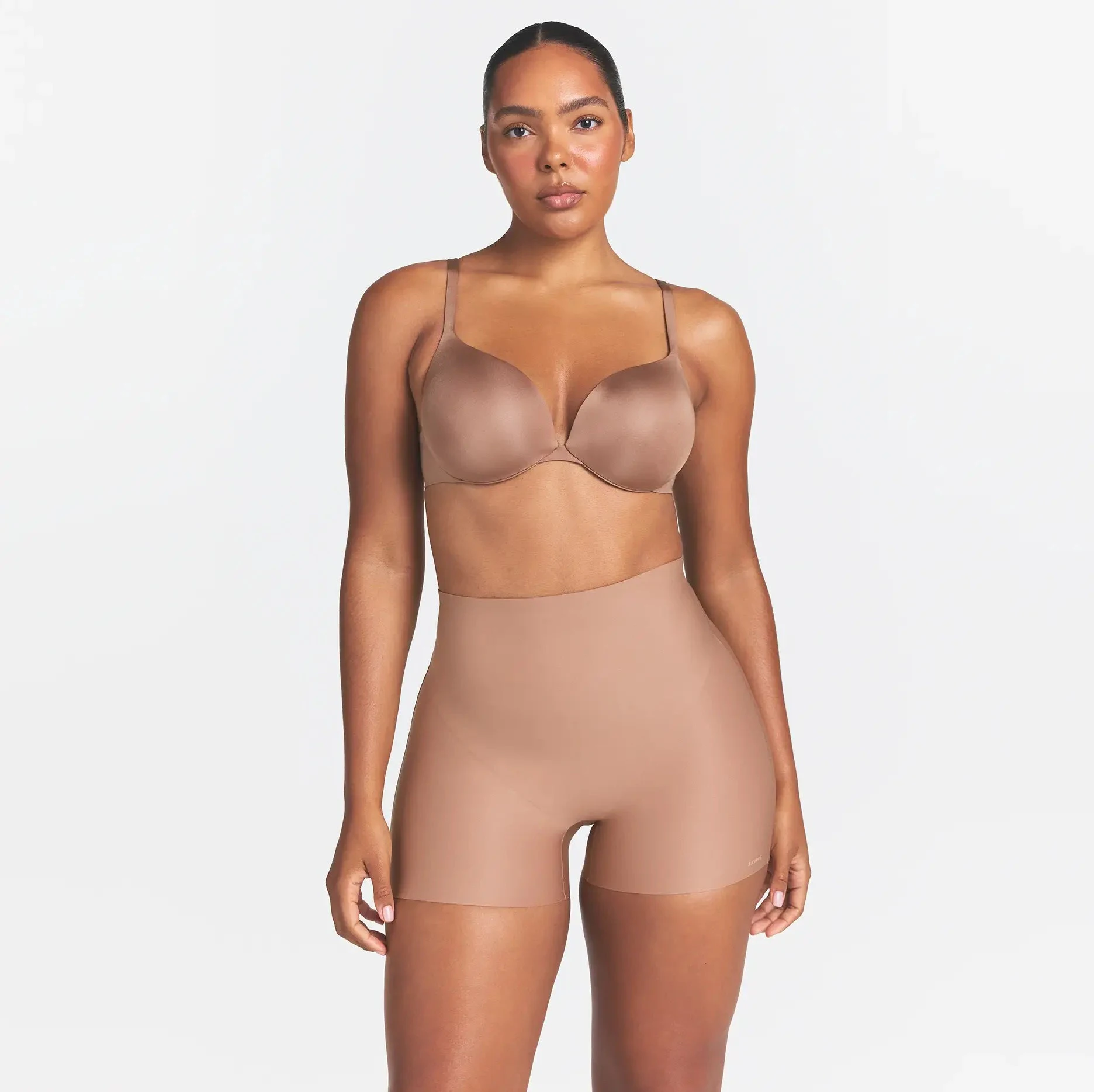 SKIMS BODY CORE SCULPT SHORTIE | SIENNA ON A MODEL FRONT VIEW @ | FOCUS: 0.0, 1.0, 0.9