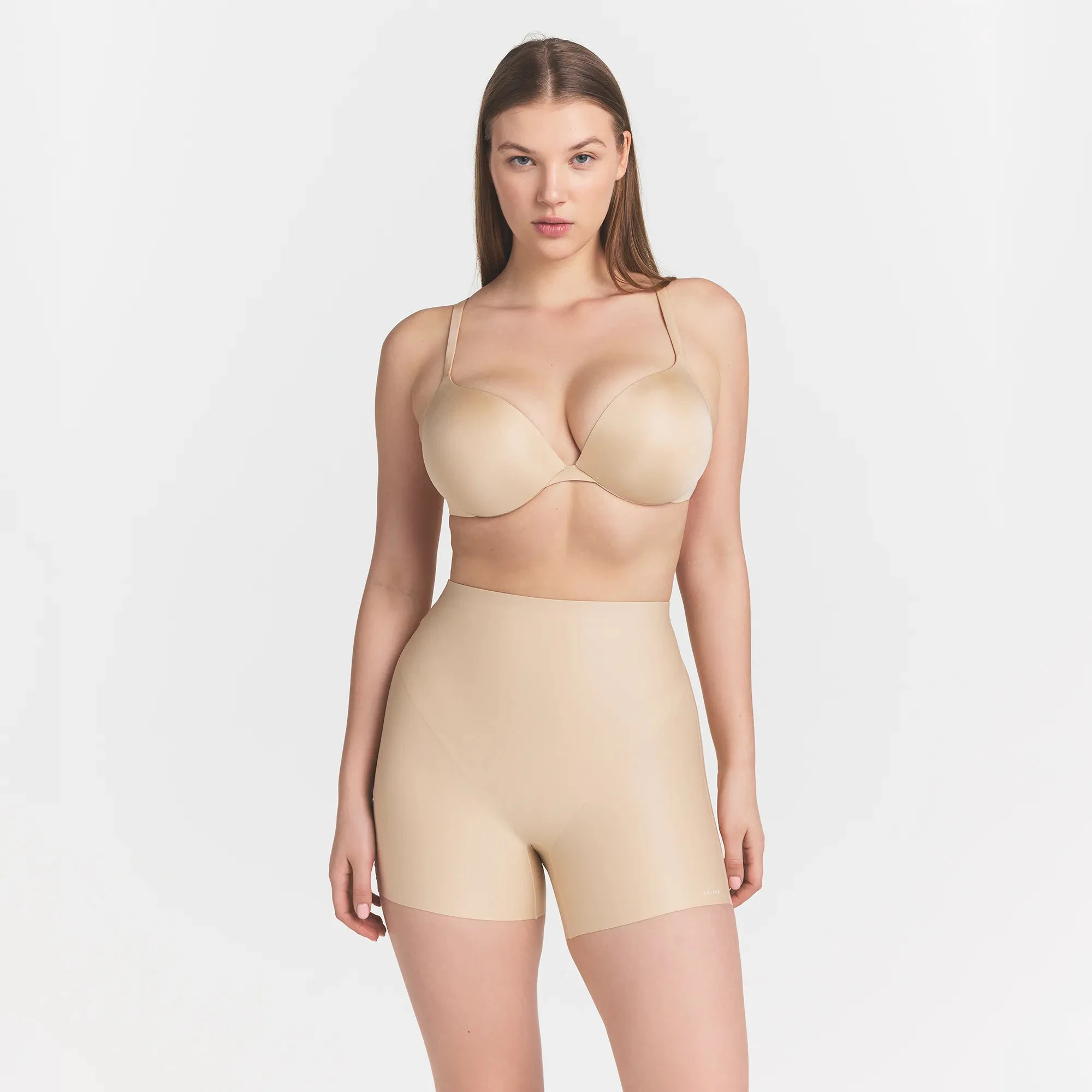 SKIMS BODY CORE SCULPT SHORTIE | SAND ON A MODEL FRONT VIEW @ | FOCUS: 0.0, 1.0, 0.9