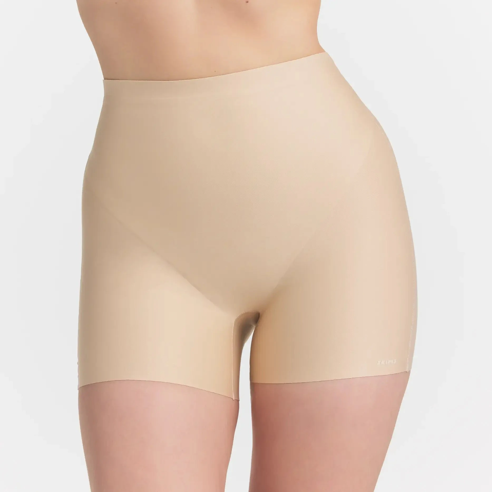 SKIMS BODY CORE SCULPT SHORTIE | SAND ON A MODEL FRONT VIEW @ | FOCUS: 0.0, 1.0, 0.9