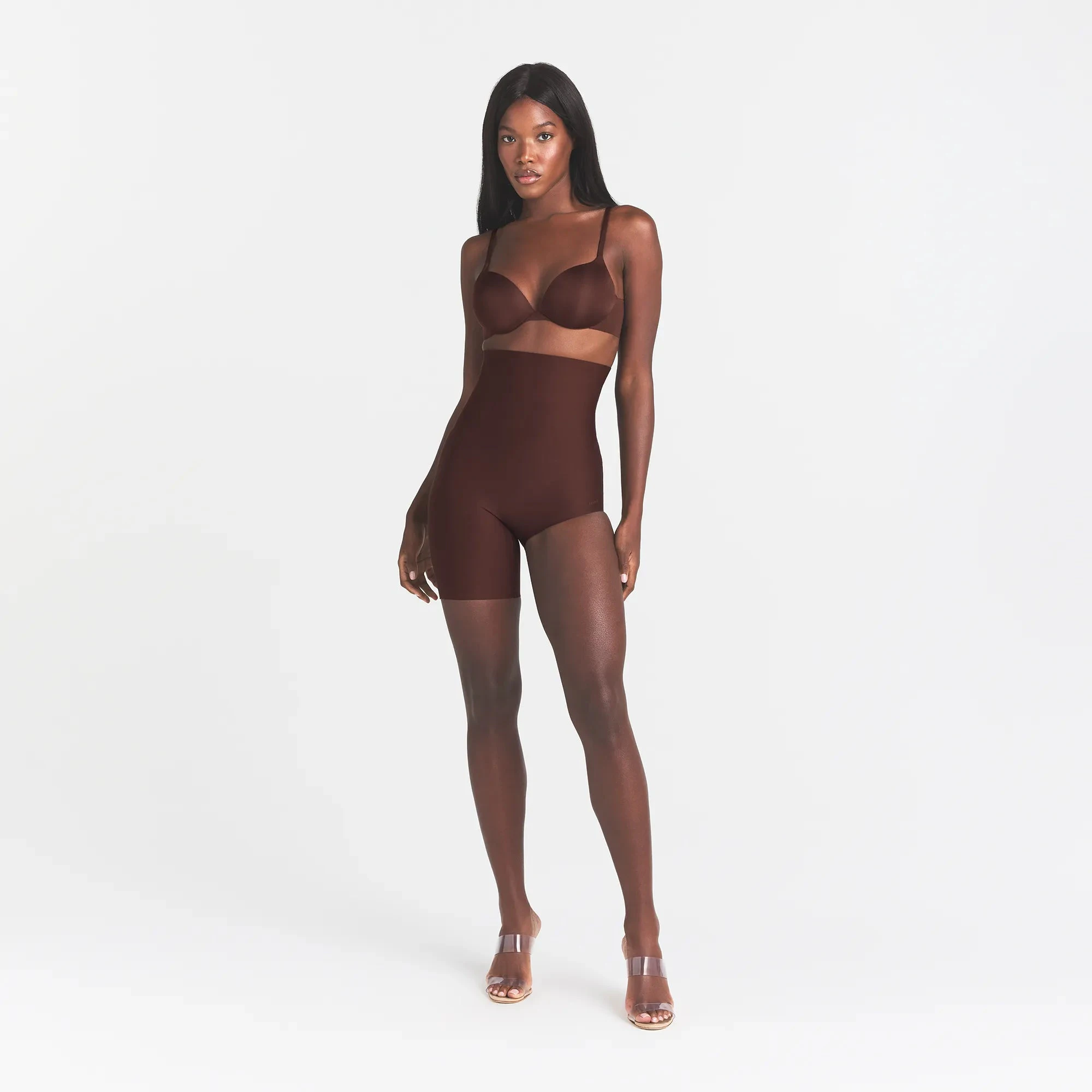 SKIMS BODY LEFT LEG SOLUTION SHORT | COCOA ON A MODEL FRONT VIEW @ | FOCUS: 0.0, 1.0, 0.9