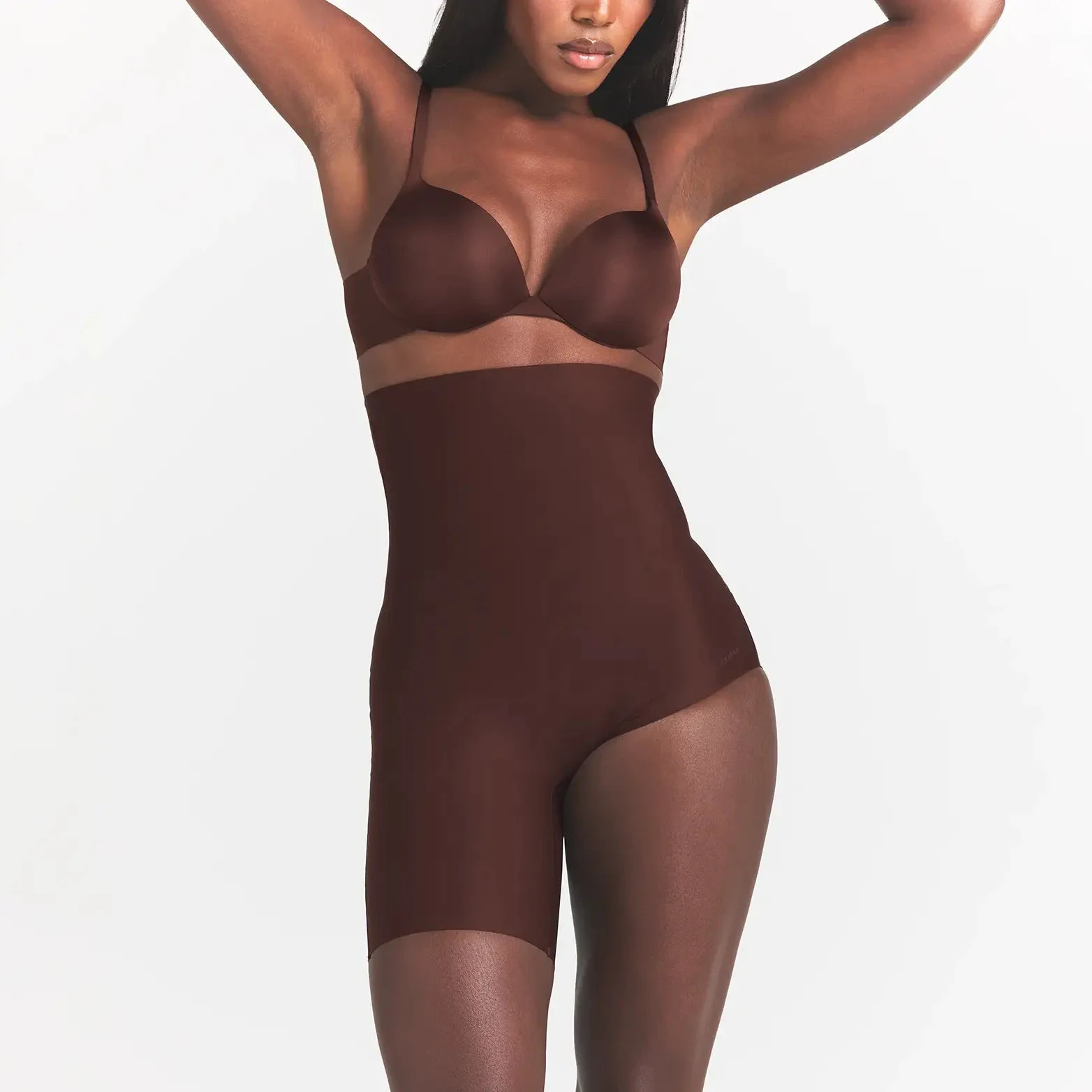 SKIMS BODY LEFT LEG SOLUTION SHORT | COCOA ON A MODEL FRONT VIEW @ | FOCUS: 0.0, 1.0, 0.9