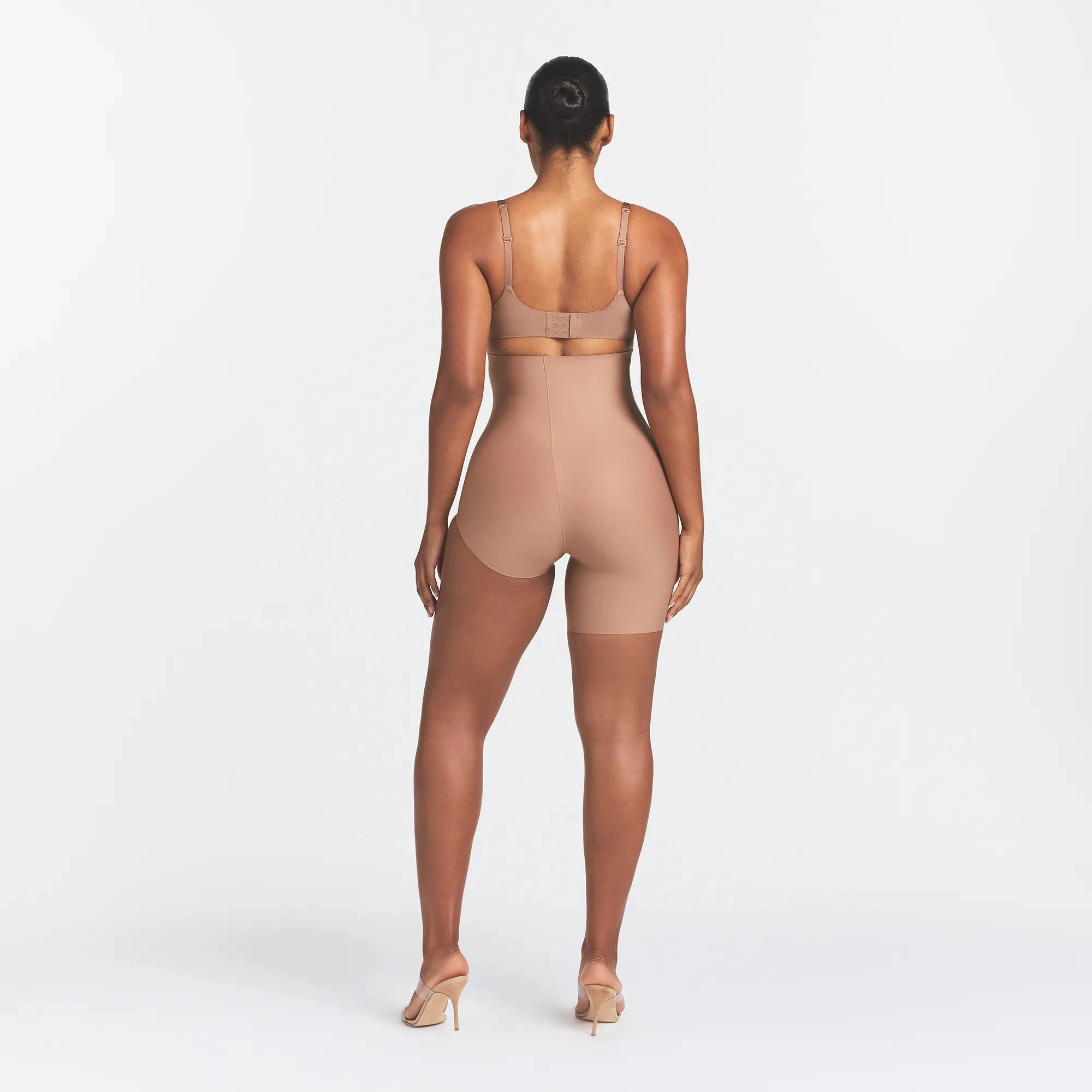 SKIMS BODY LEFT LEG SOLUTION SHORT | SIENNA ON A MODEL BACK VIEW @ | FOCUS: 0.0, 1.0, 0.9