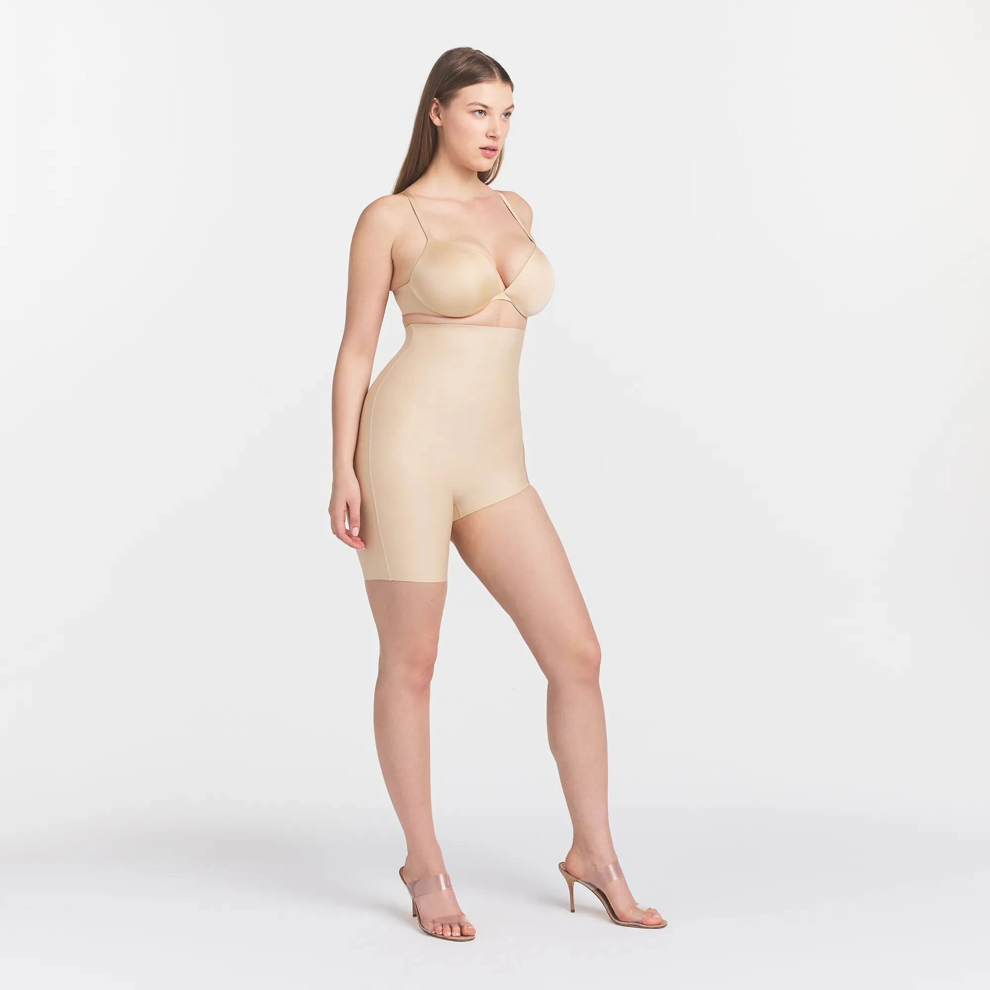 SKIMS BODY LEFT LEG SOLUTION SHORT | SAND ON A MODEL SIDE VIEW @ | FOCUS: 0.0, 1.0, 0.9