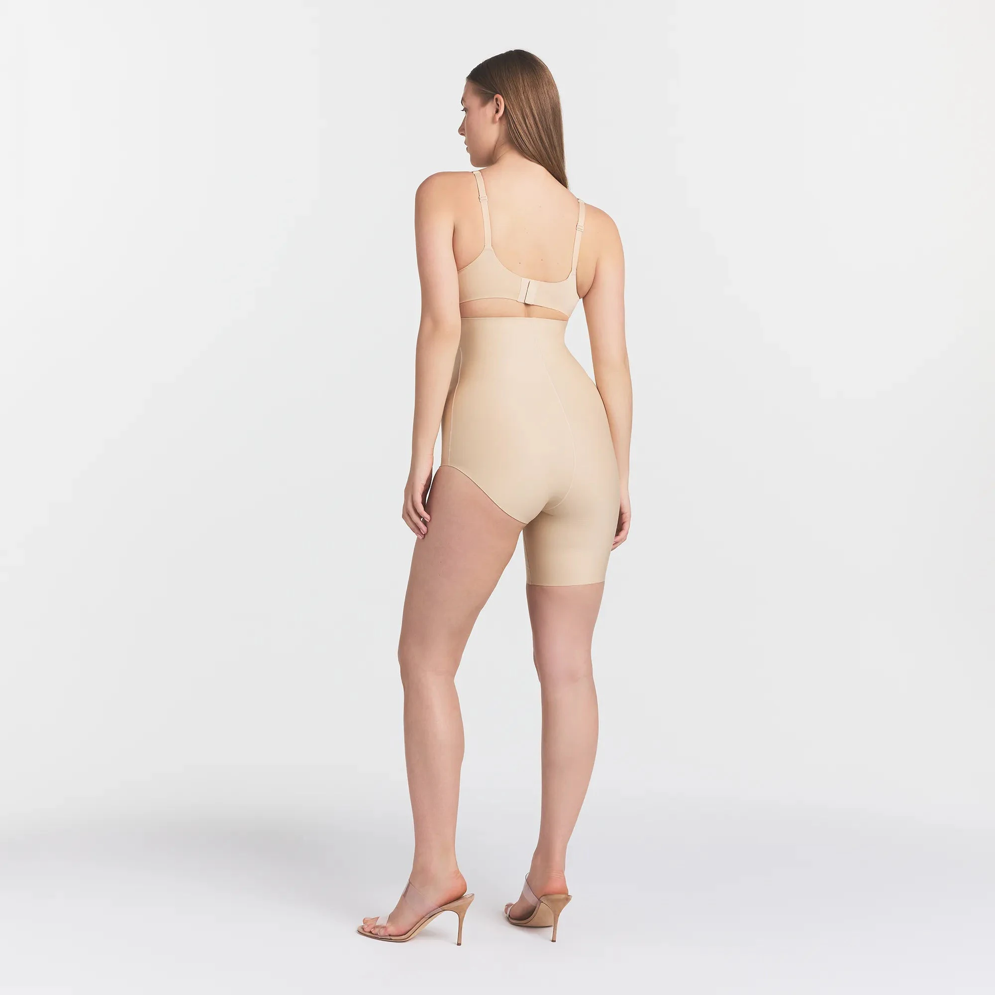 SKIMS BODY LEFT LEG SOLUTION SHORT | SAND ON A MODEL SIDE VIEW @ | FOCUS: 0.0, 1.0, 0.9