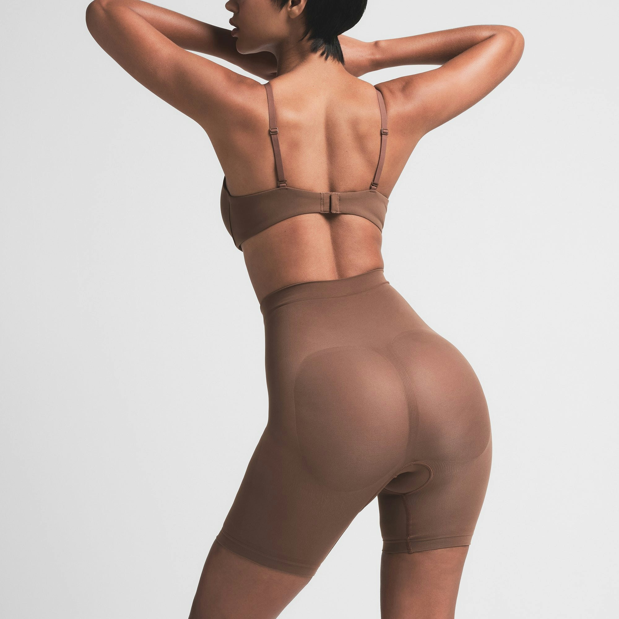 SEAMLESS SCULPT MID THIGH SHORT | JASPER ON A MODEL BACK VIEW | FOCUS: 0.0, 1.0, 0.9