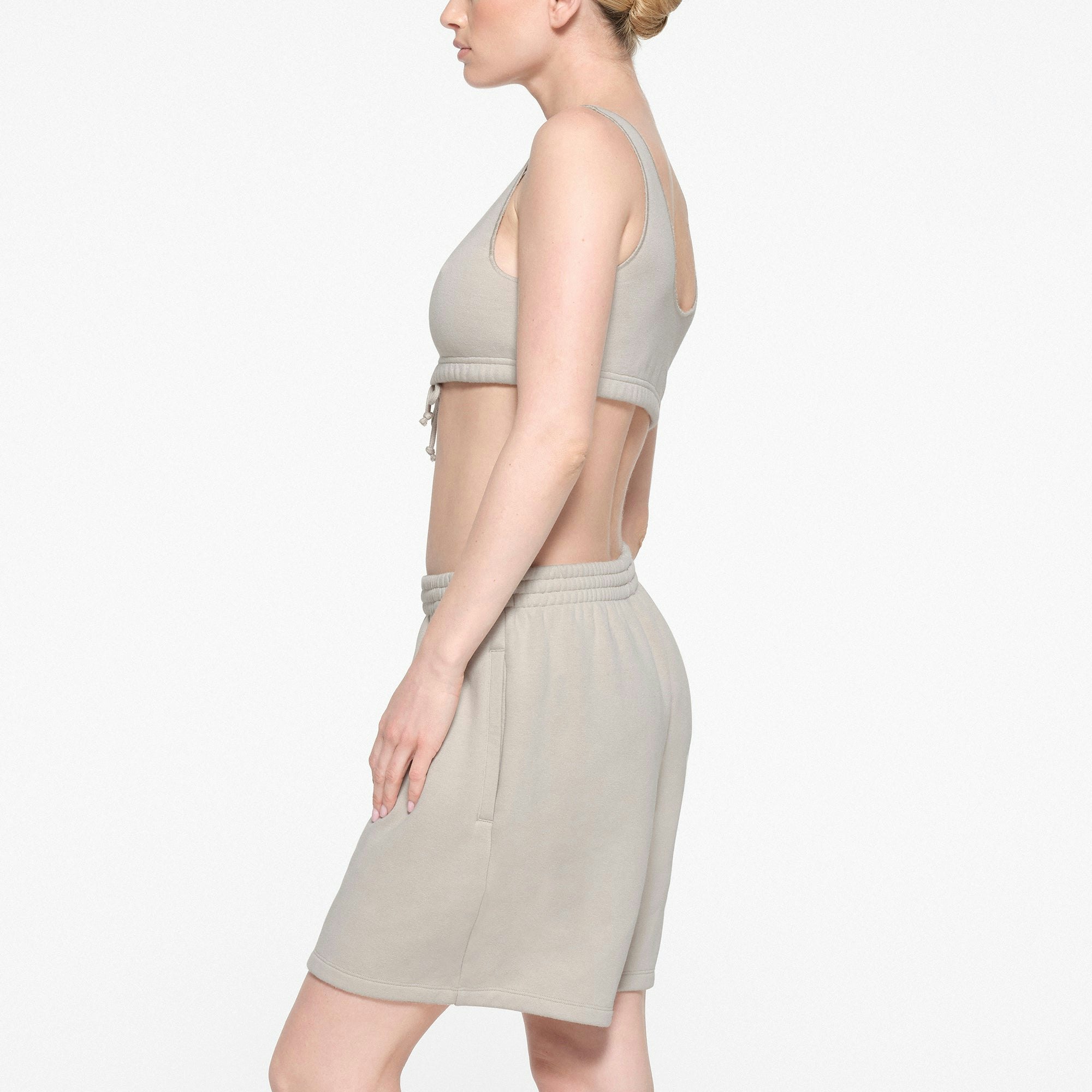 COTTON FLEECE BOYFRIEND SHORT | STONE ON A MODEL SIDE VIEW