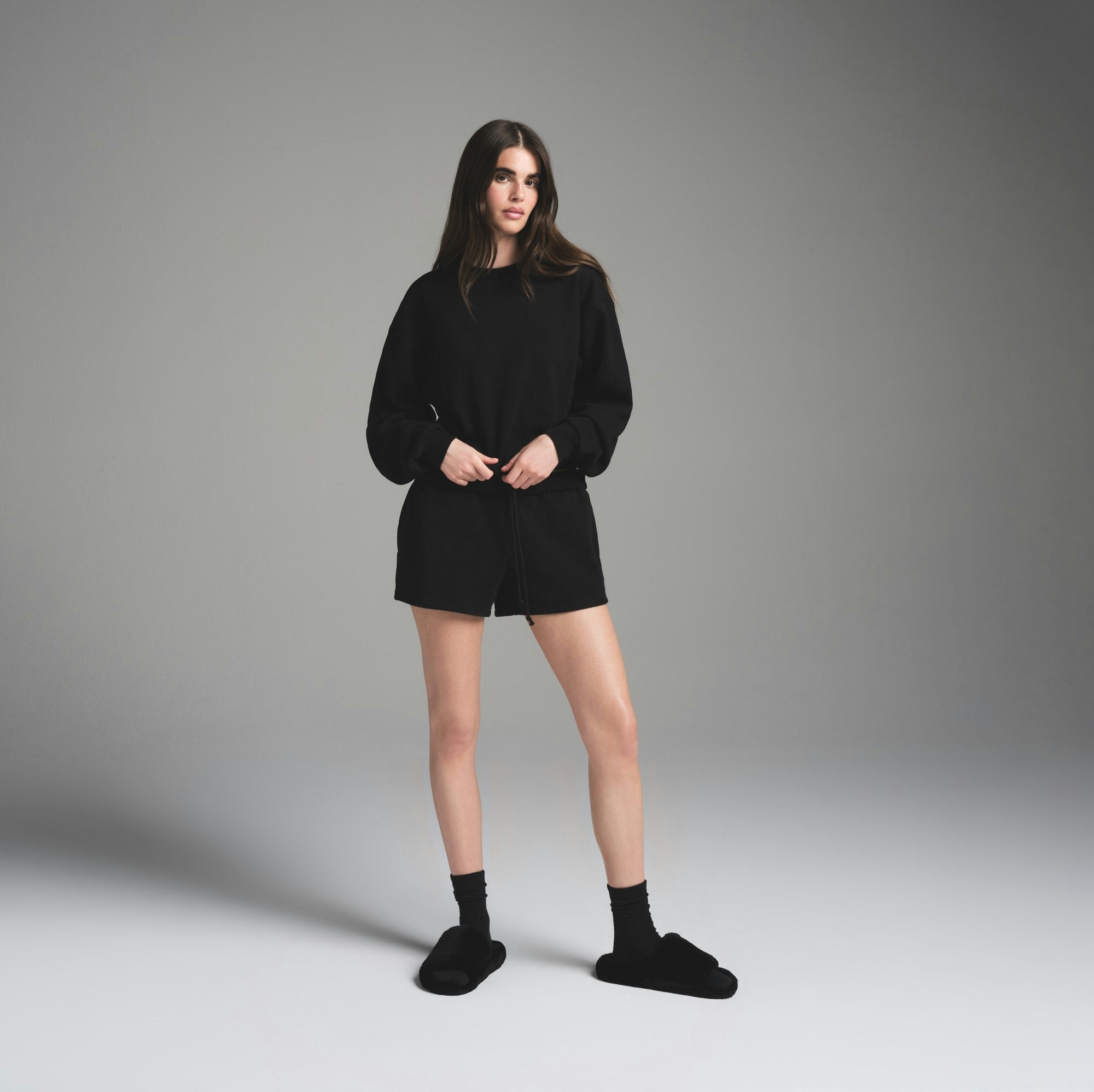 COTTON FLEECE CLASSIC SHORT | ONYX ON A MODEL FRONT VIEW | FOCUS: 0.0, 1.0, 0.9