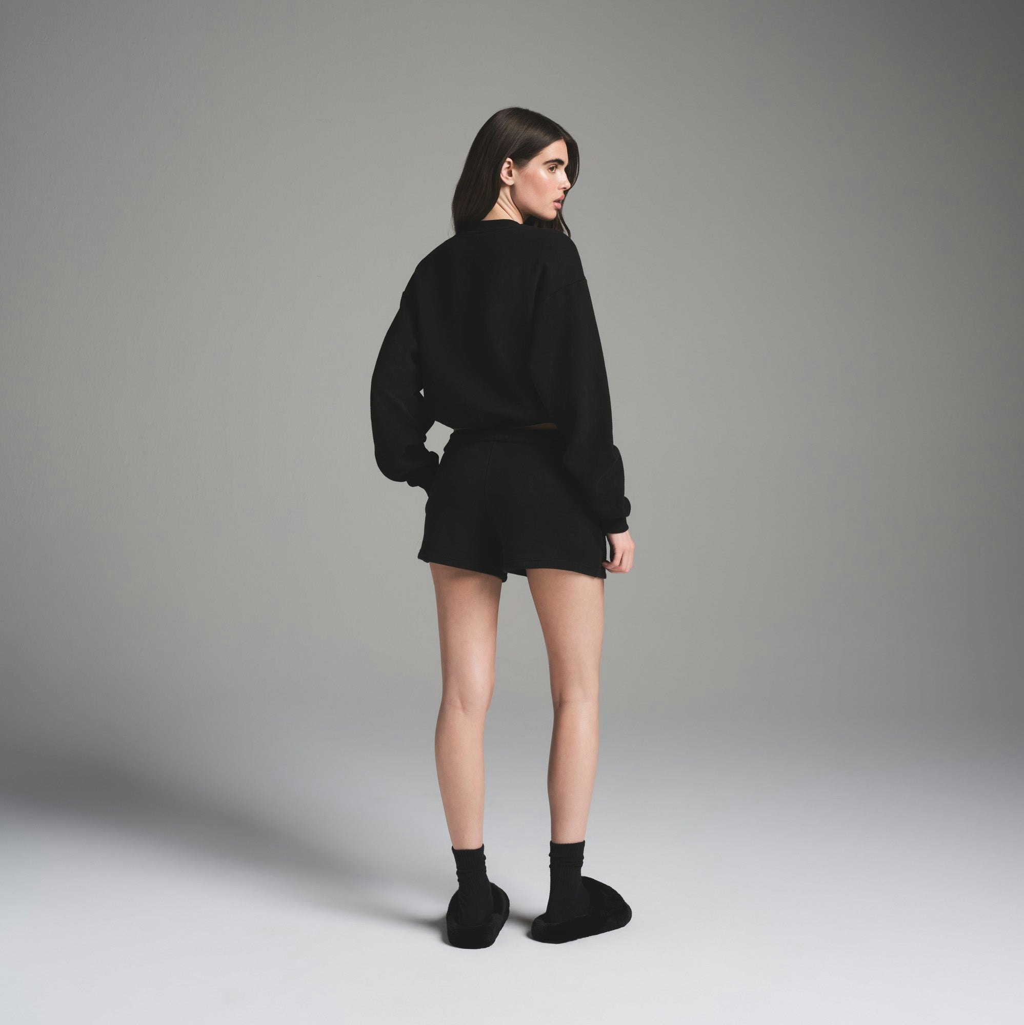 COTTON FLEECE CLASSIC SHORT | ONYX ON A MODEL FRONT VIEW | FOCUS: 0.0, 1.0, 0.9