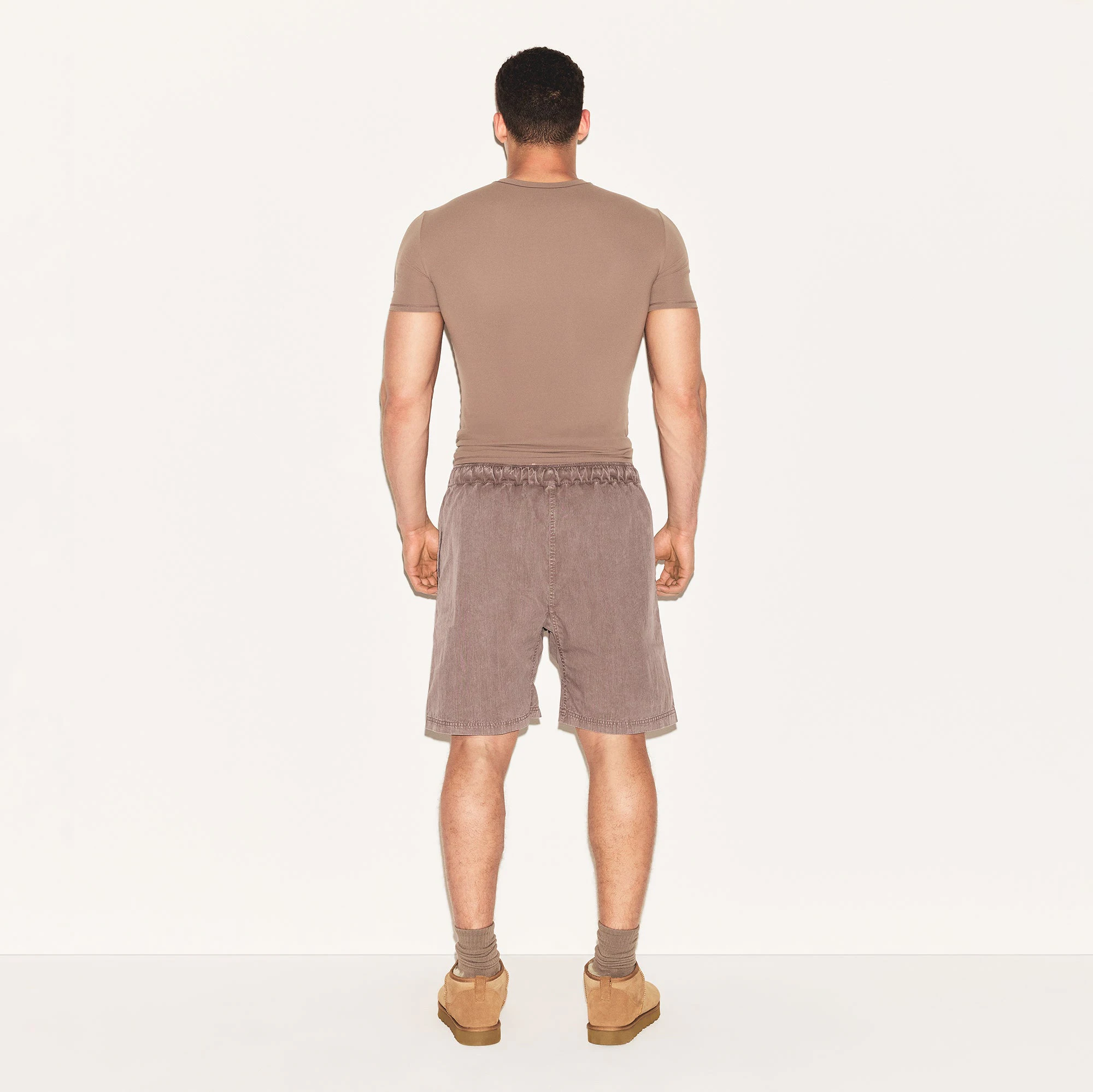 WOVEN MENS SHORT | UMBER ON A MODEL BACK VIEW | FOCUS: 0.0, 1.0, 0.9