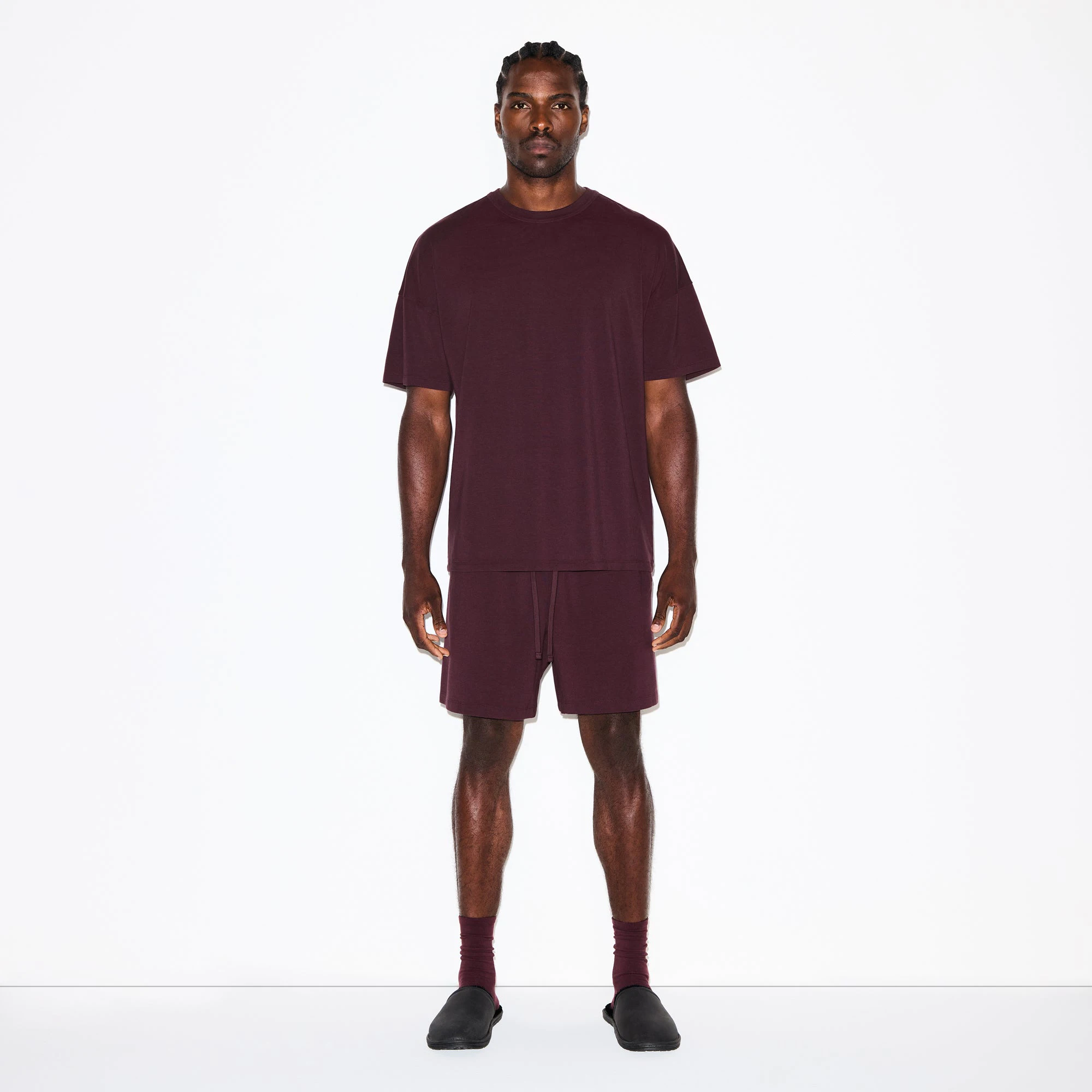 JERSEY LOUNGE MENS RELAXED SHORT | CURRANT ON A MODEL FRONT VIEW @ | FOCUS: 0.0, 1.0, 0.9