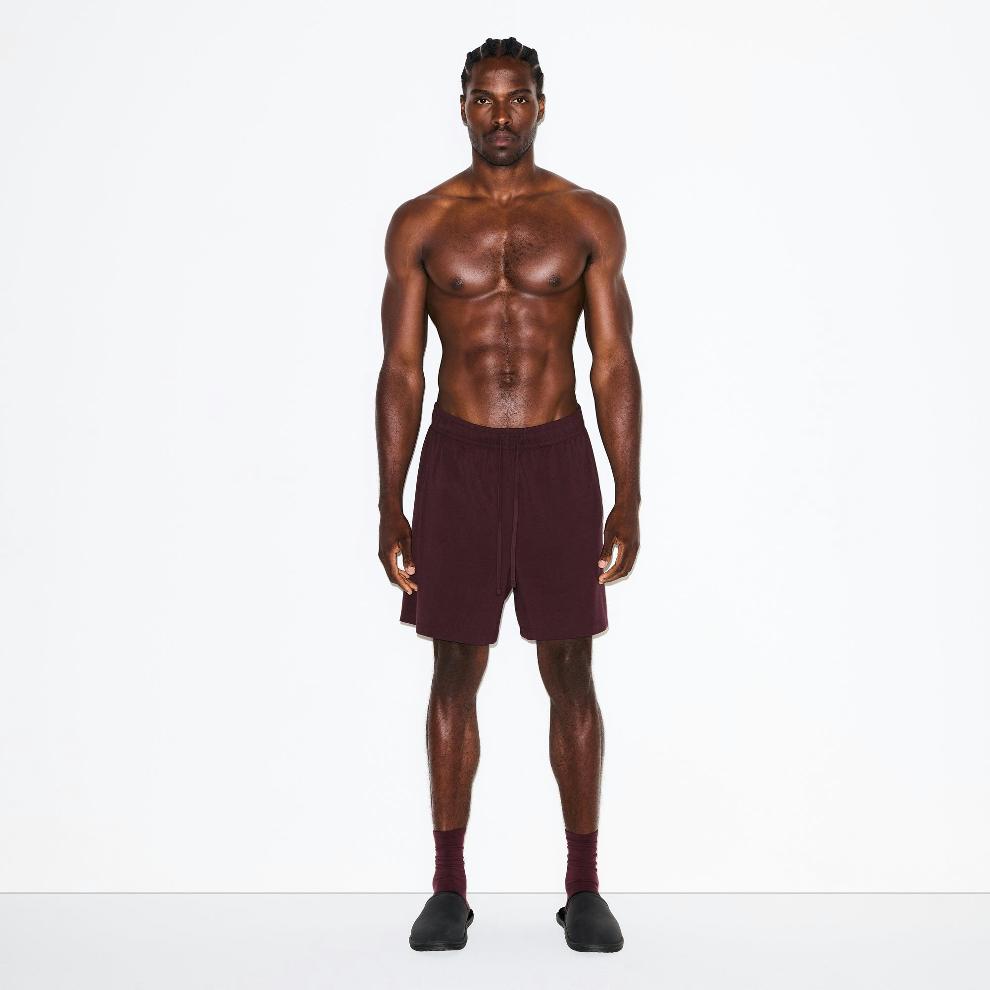 JERSEY LOUNGE MENS RELAXED SHORT | CURRANT ON A MODEL FRONT VIEW @ | FOCUS: 0.0, 1.0, 0.9