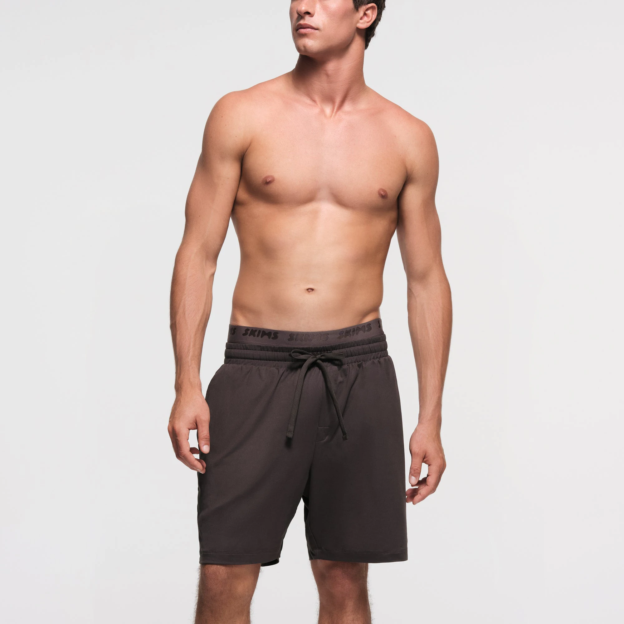 OUTDOOR JERSEY MENS CLASSIC SHORT | IRON ON A MODEL FRONT VIEW