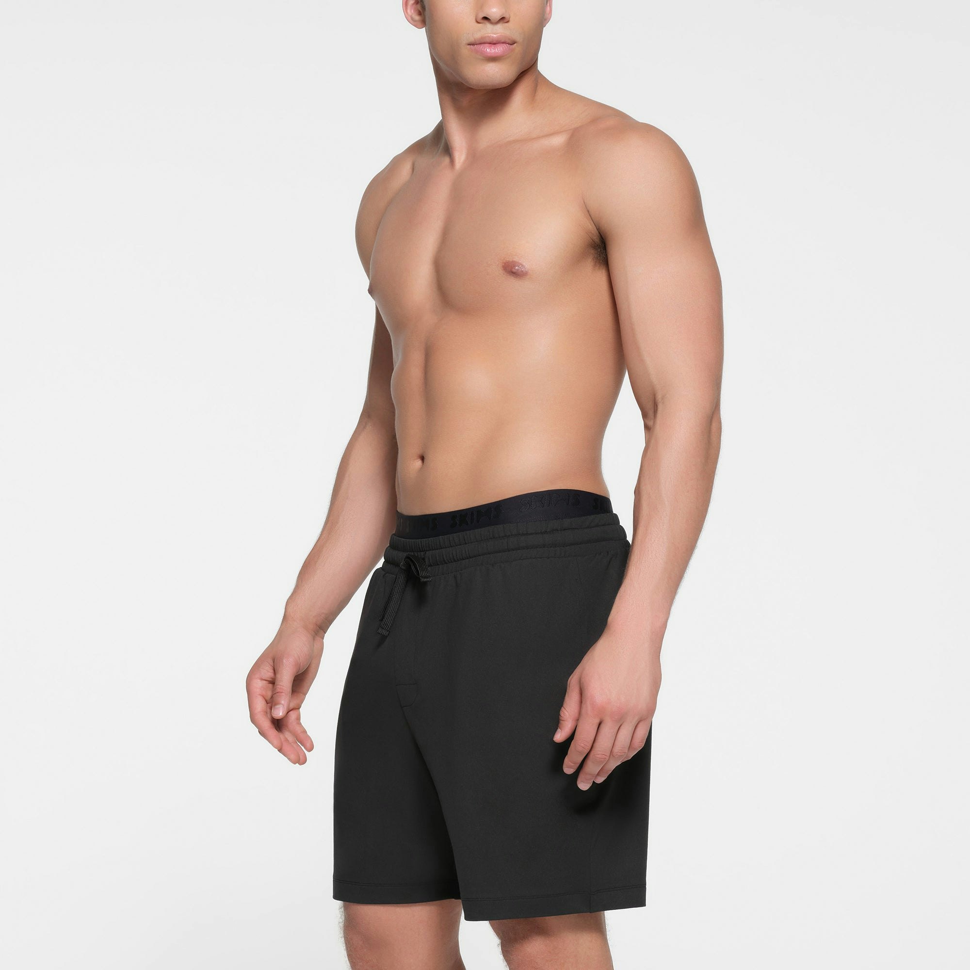 OUTDOOR JERSEY MENS CLASSIC SHORT | ONYX ON A MODEL SIDE VIEW