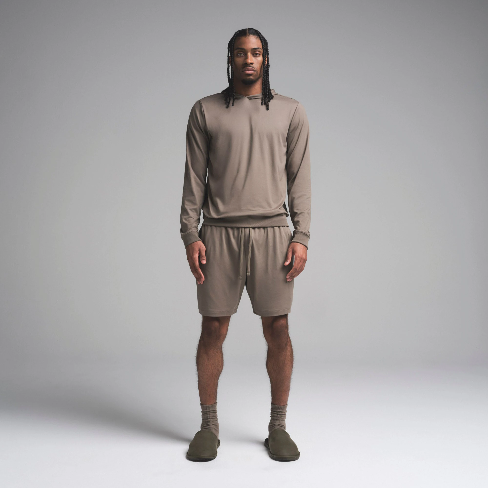 OUTDOOR JERSEY MENS CLASSIC SHORT | TRUFFLE ON A MODEL FRONT VIEW | FOCUS: 0.0, 1.0, 0.9