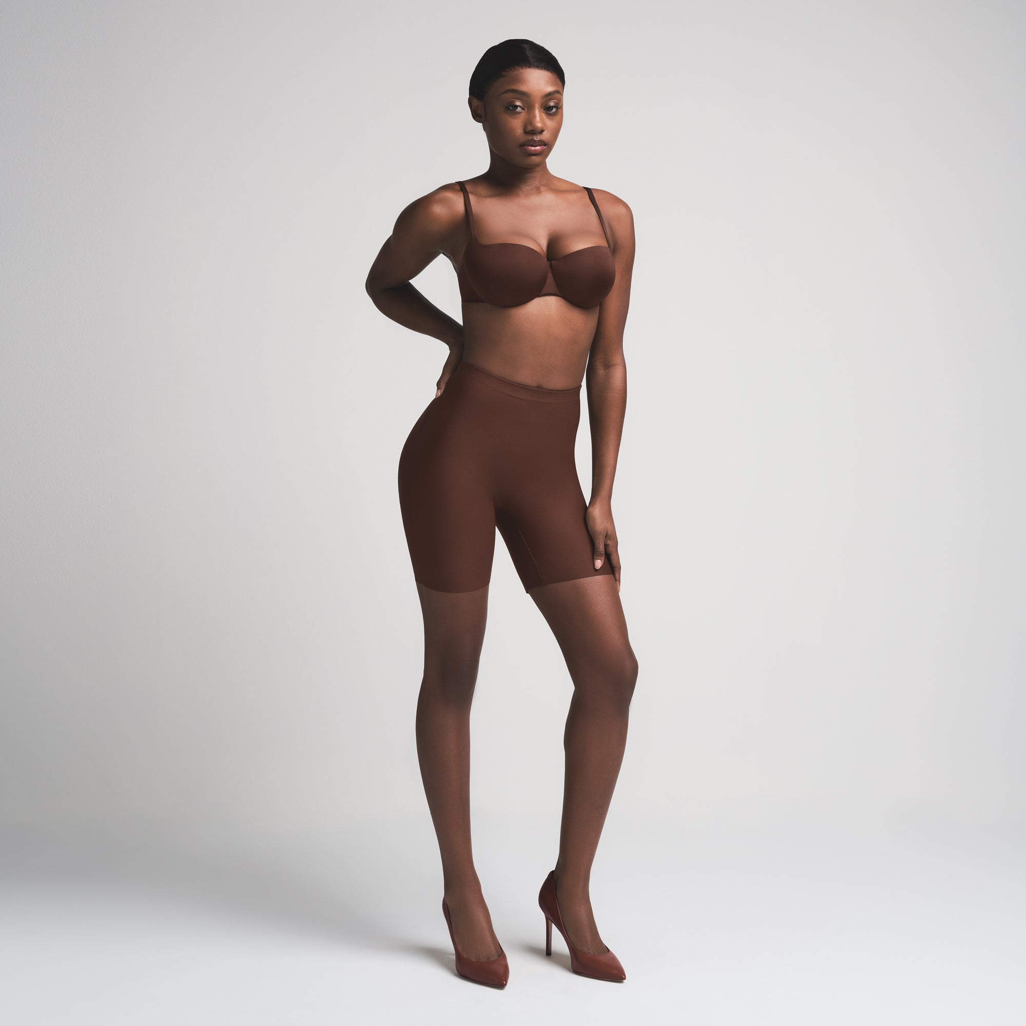SKIMS PUSH-UP BUTT ENHANCING パッド入りボディスーツ SKIMS BODY BUTT ENHANCING PADDED SHORT | COCOA | SKIMS