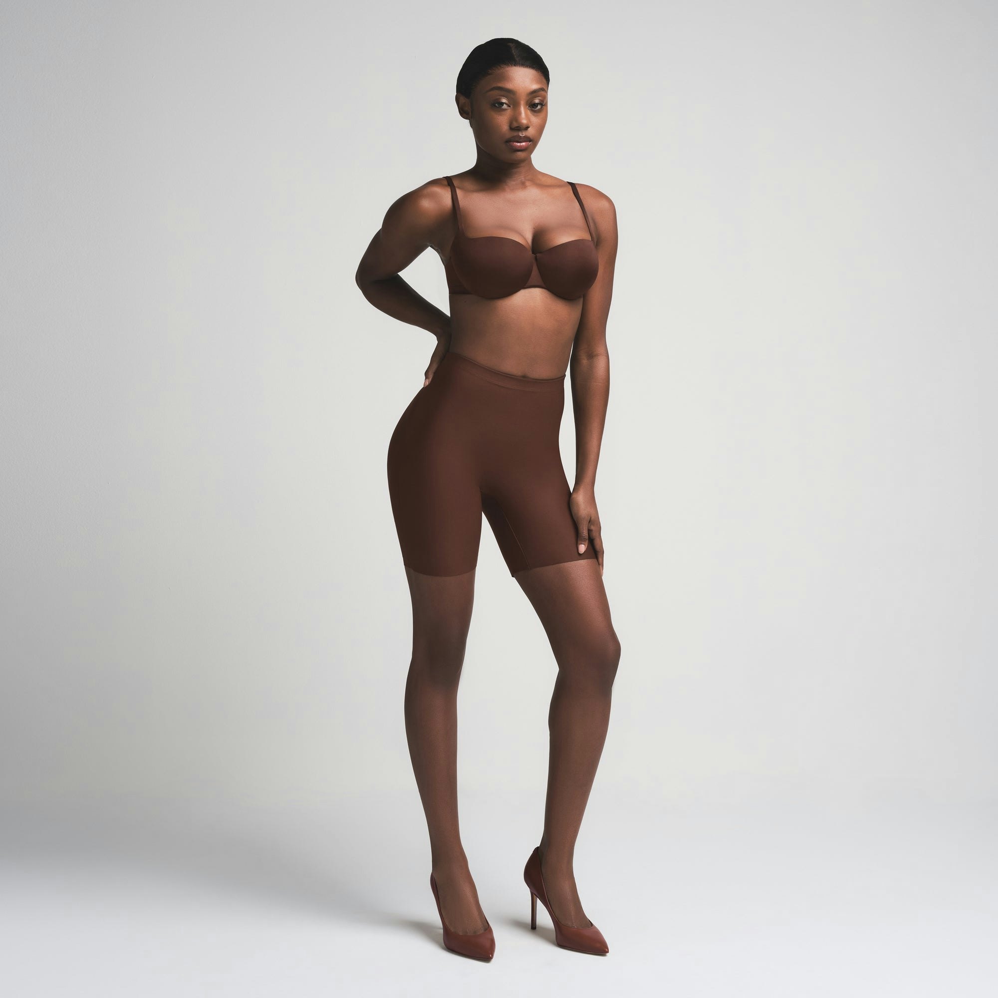 SKIMS BODY BUTT ENHANCING PADDED SHORT | COCOA ON A MODEL FRONT VIEW | FOCUS: 0.0, 1.0, 0.9