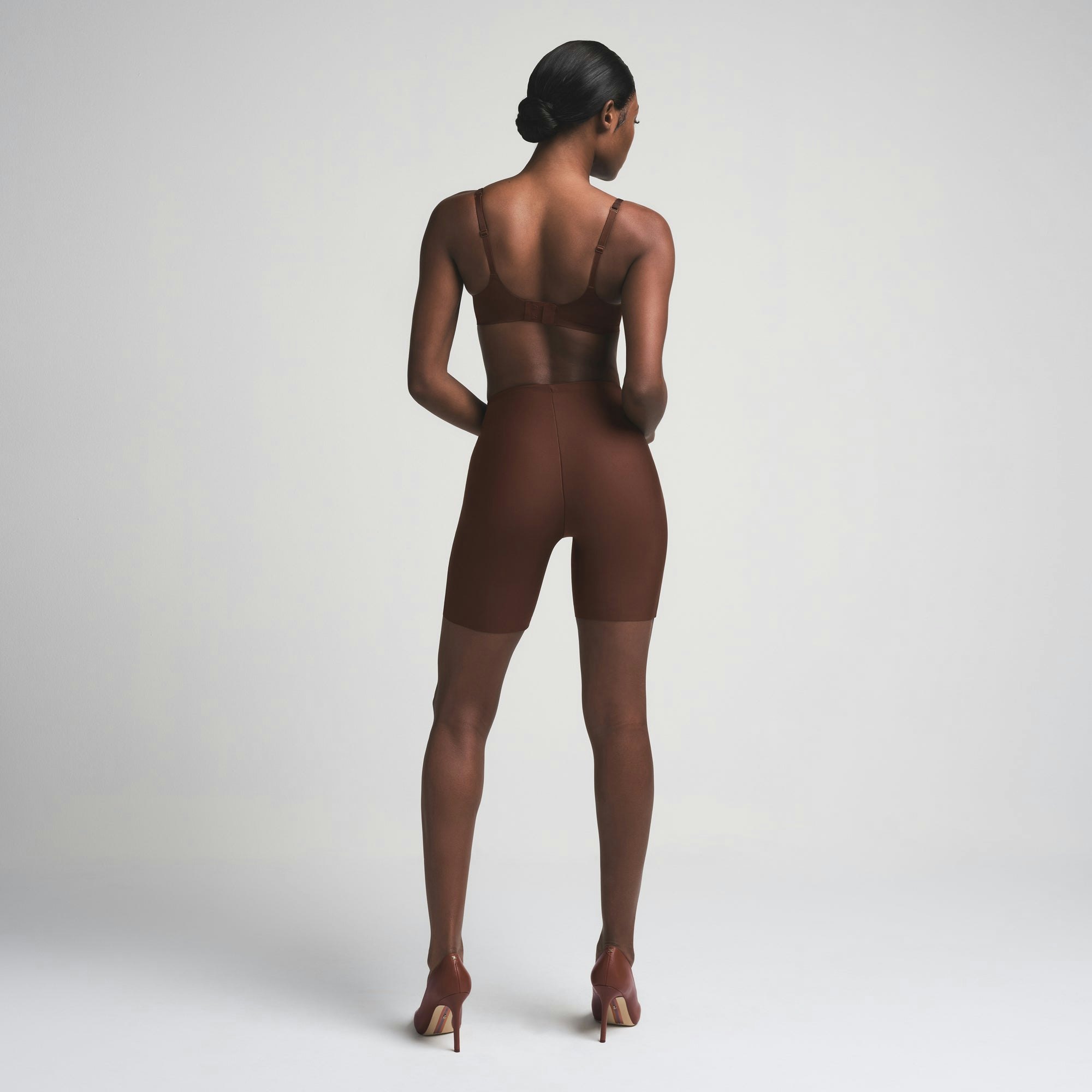SKIMS BODY BUTT ENHANCING PADDED SHORT | COCOA ON A MODEL FRONT VIEW | FOCUS: 0.0, 1.0, 0.9