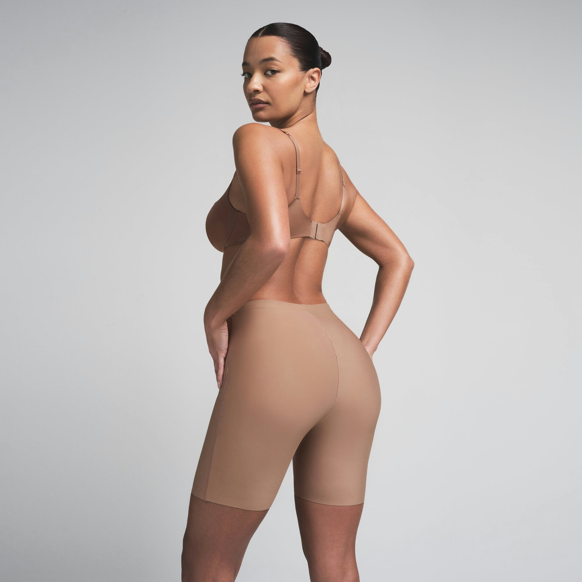 SKIMS BODY BUTT ENHANCING PADDED SHORT | SIENNA ON A MODEL SIDE VIEW | FOCUS: 0.0, 1.0, 0.9