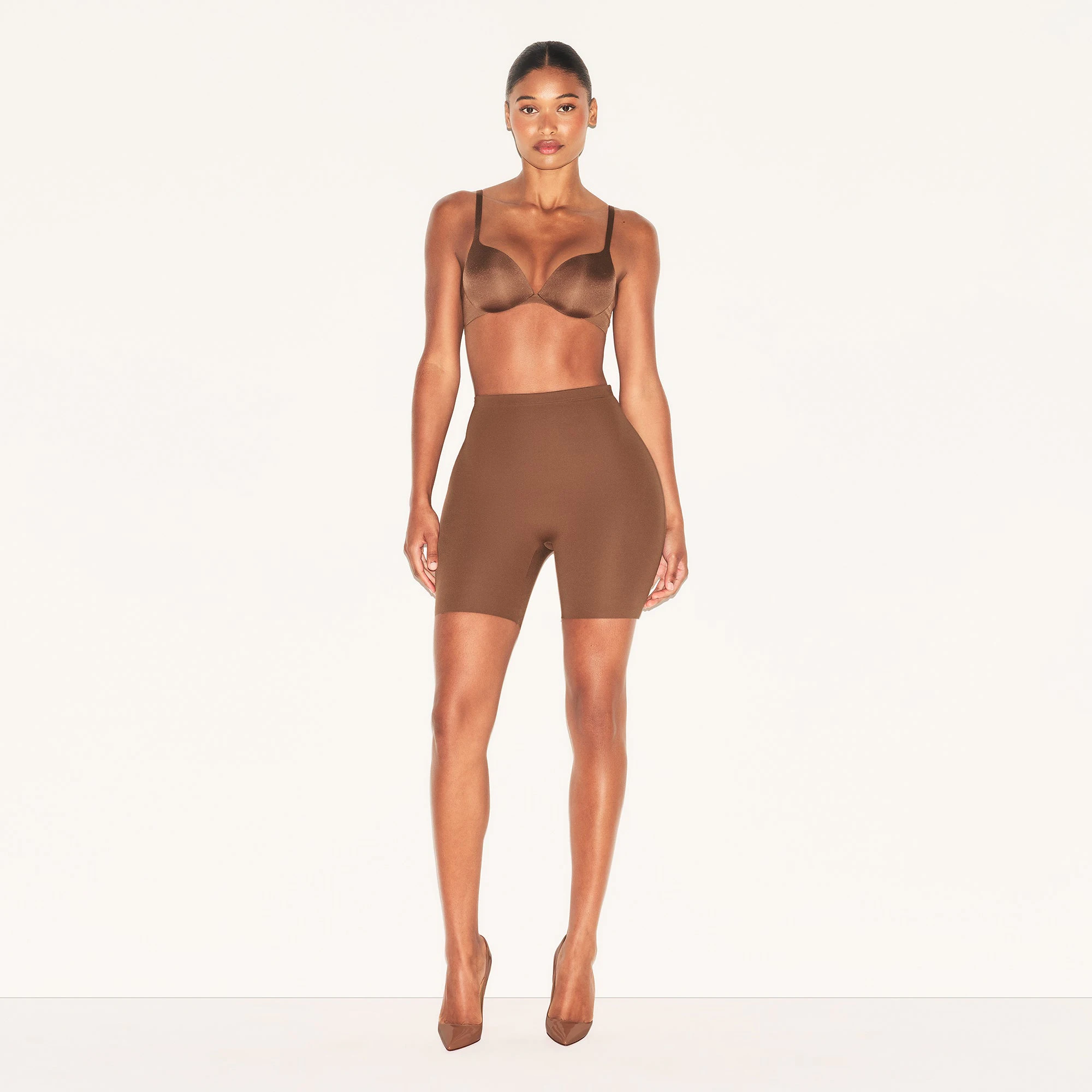 SKIMS BODY HIP ENHANCING PADDED SHORT | JASPER ON A MODEL FRONT VIEW | FOCUS: 0.0, 1.0, 0.9