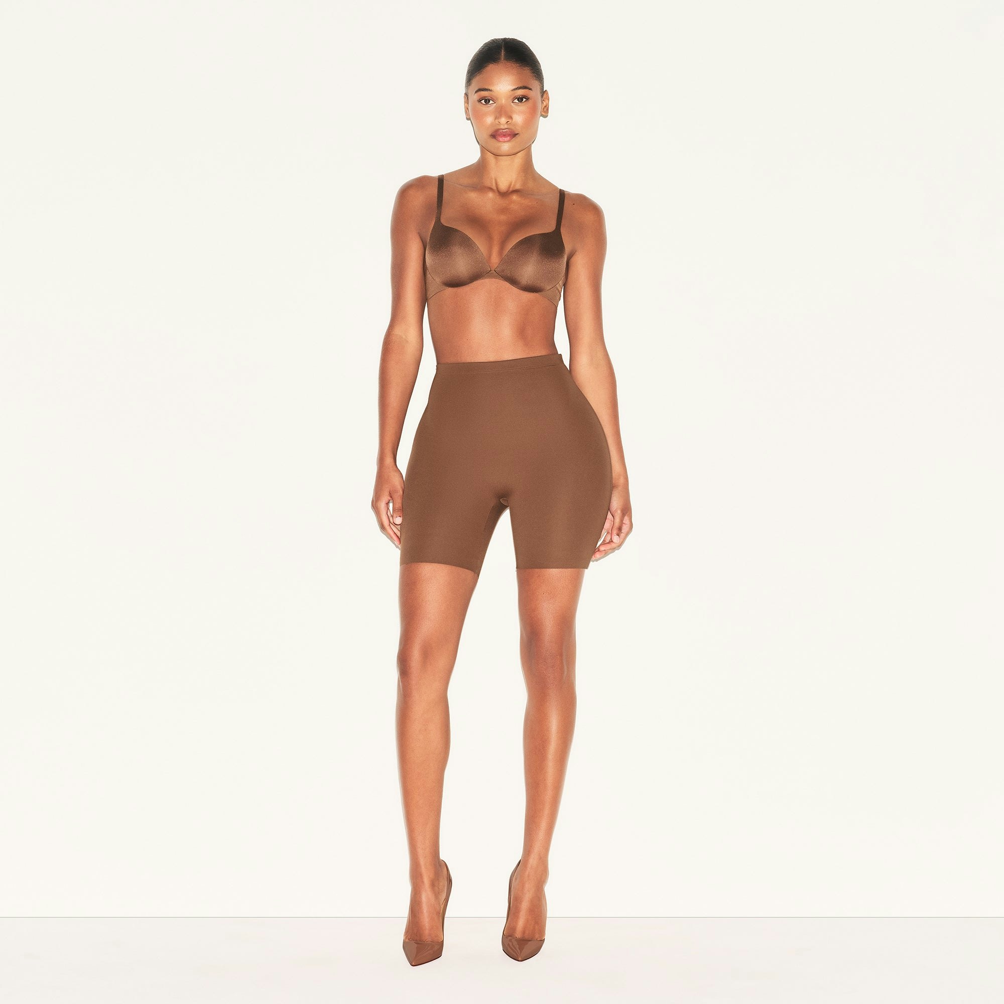 SKIMS BODY HIP ENHANCING PADDED SHORT | JASPER ON A MODEL FRONT VIEW | FOCUS: 0.0, 1.0, 0.9