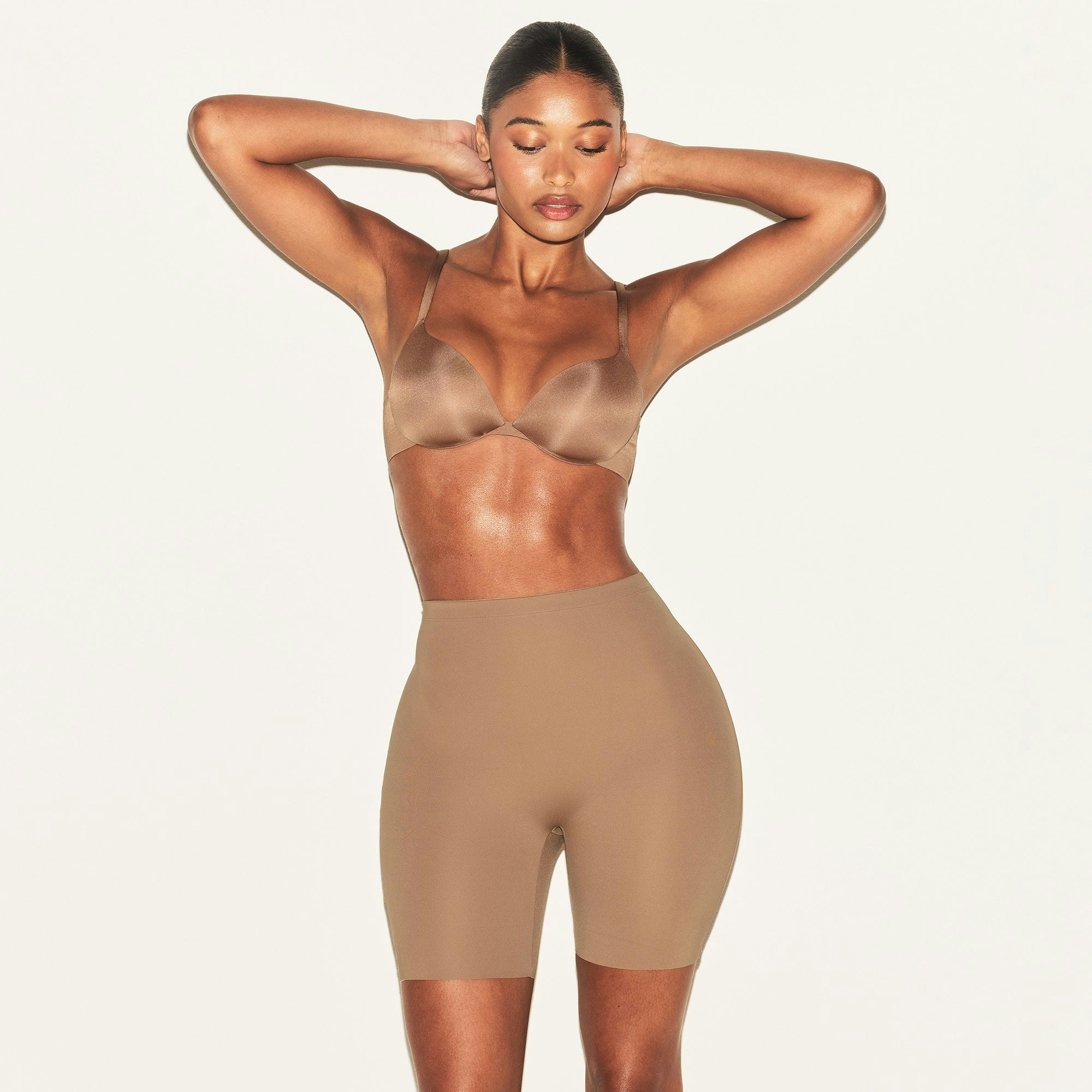 SKIMS BODY HIP ENHANCING PADDED SHORT | SIENNA ON A MODEL FRONT VIEW | FOCUS: 0.0, 1.0, 0.9