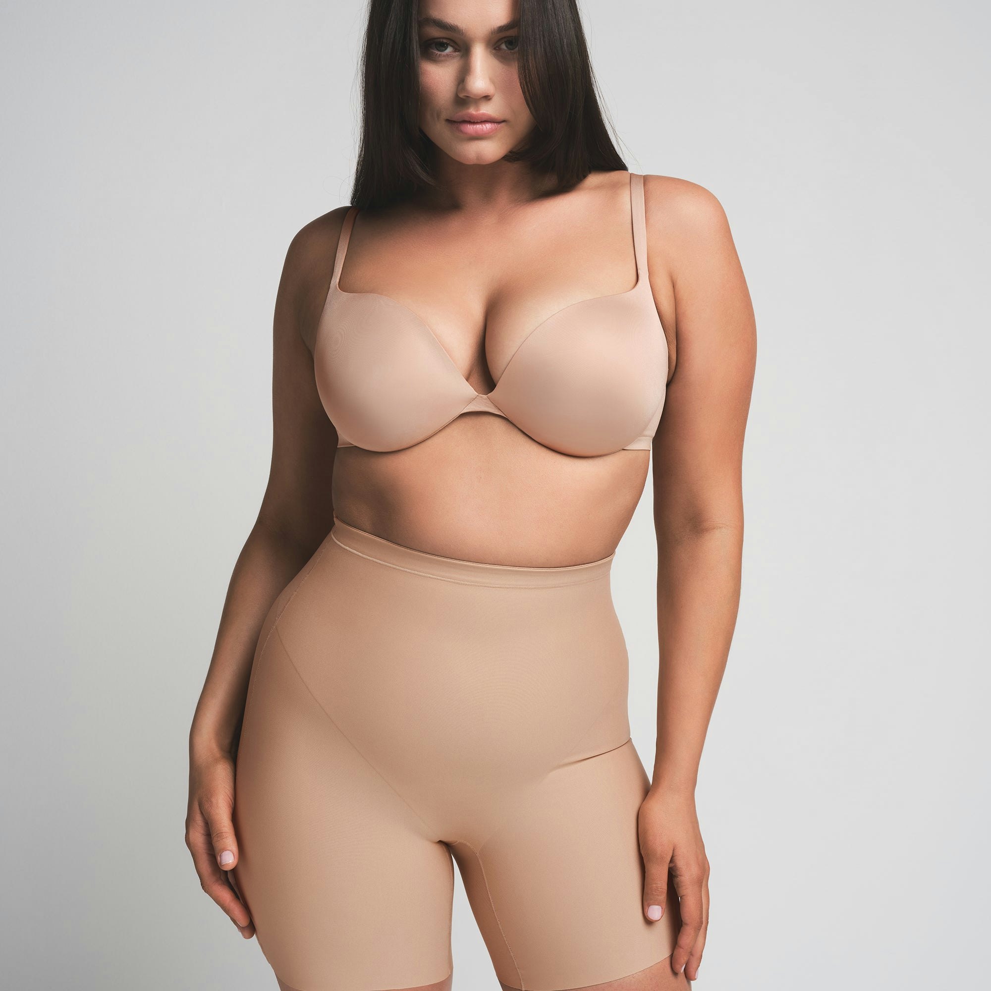 SKIMS BODY CORE SCULPT MID RISE SHORT | CLAY ON A MODEL FRONT VIEW | FOCUS: 0.0, 1.0, 0.9