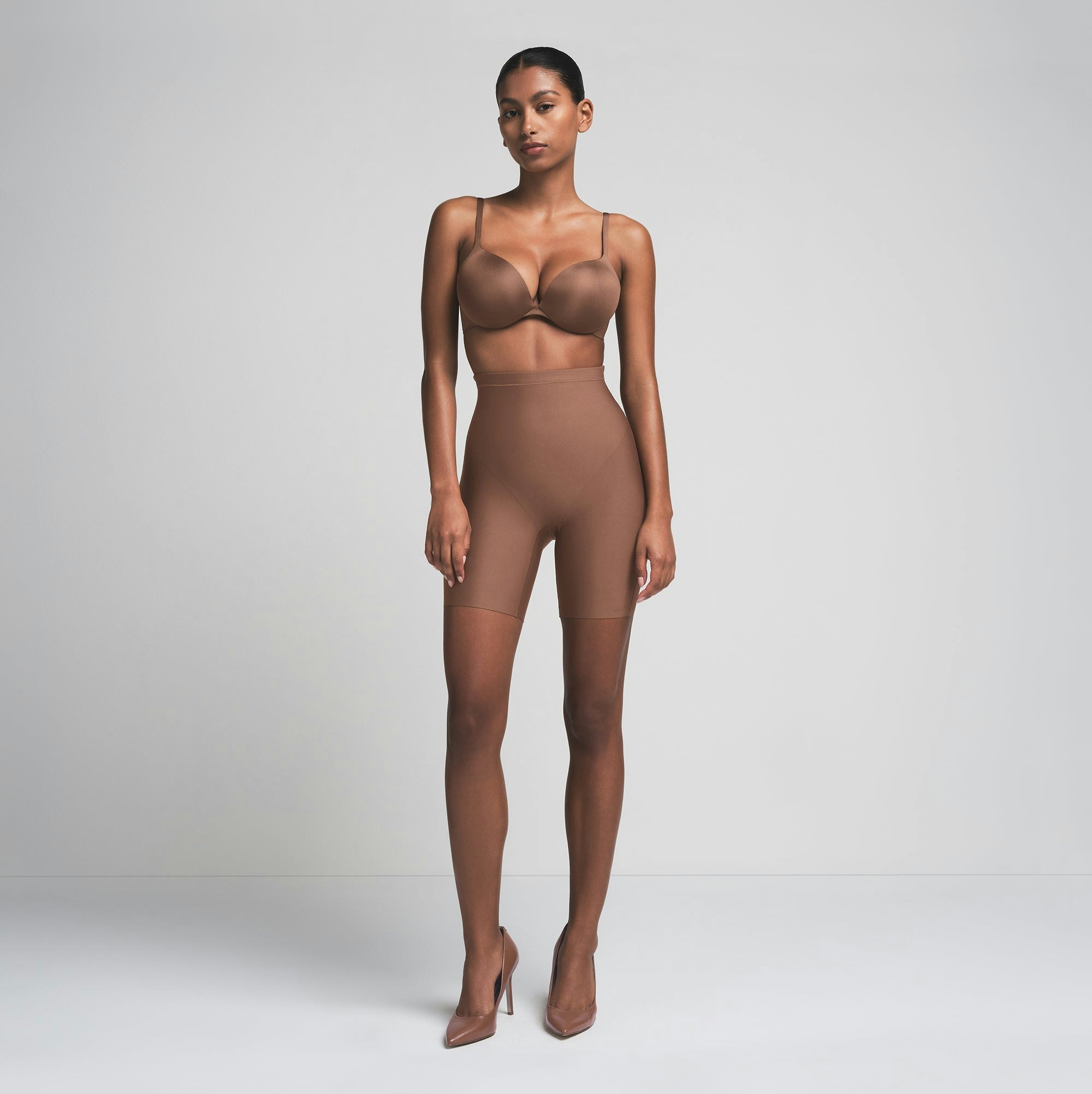 SKIMS BODY CORE SCULPT MID RISE SHORT | JASPER ON A MODEL FRONT VIEW | FOCUS: 0.0, 1.0, 0.9