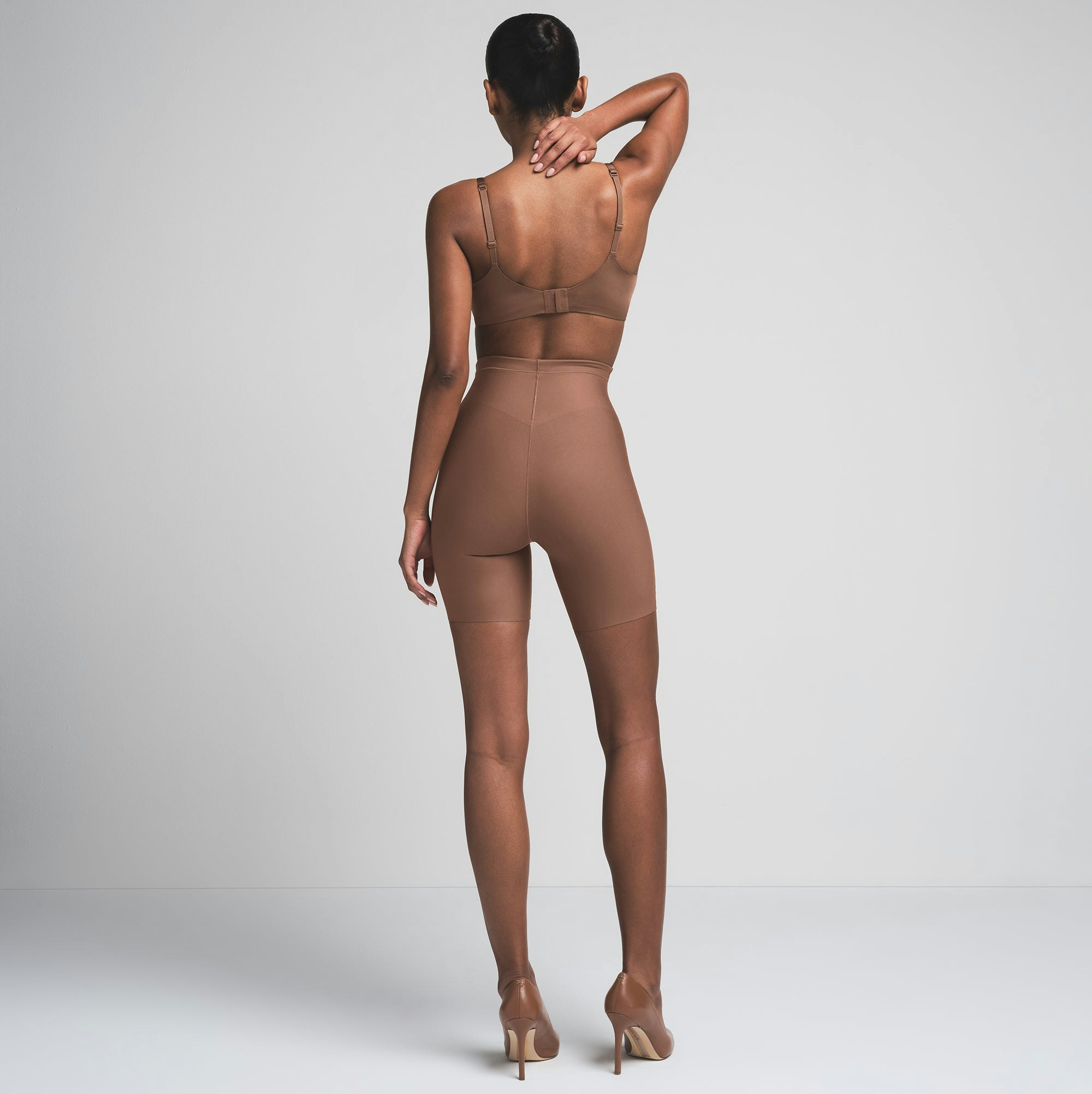 SKIMS BODY CORE SCULPT MID RISE SHORT | JASPER ON A MODEL BACK VIEW | FOCUS: 0.0, 1.0, 0.9