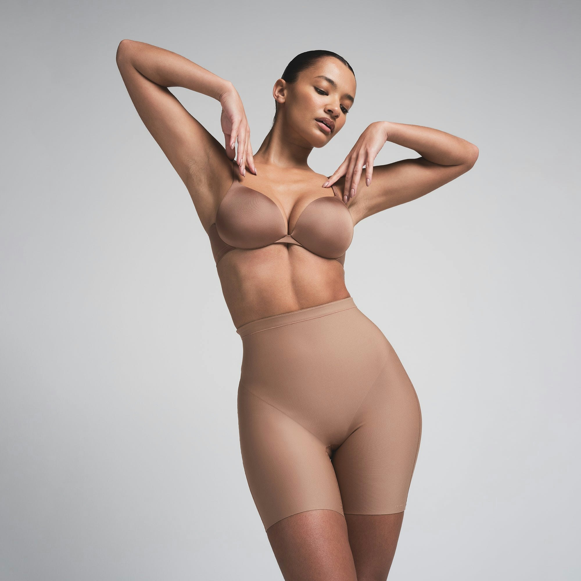 SKIMS BODY CORE SCULPT MID RISE SHORT | SIENNA ON A MODEL FRONT VIEW | FOCUS: 0.0, 1.0, 0.9