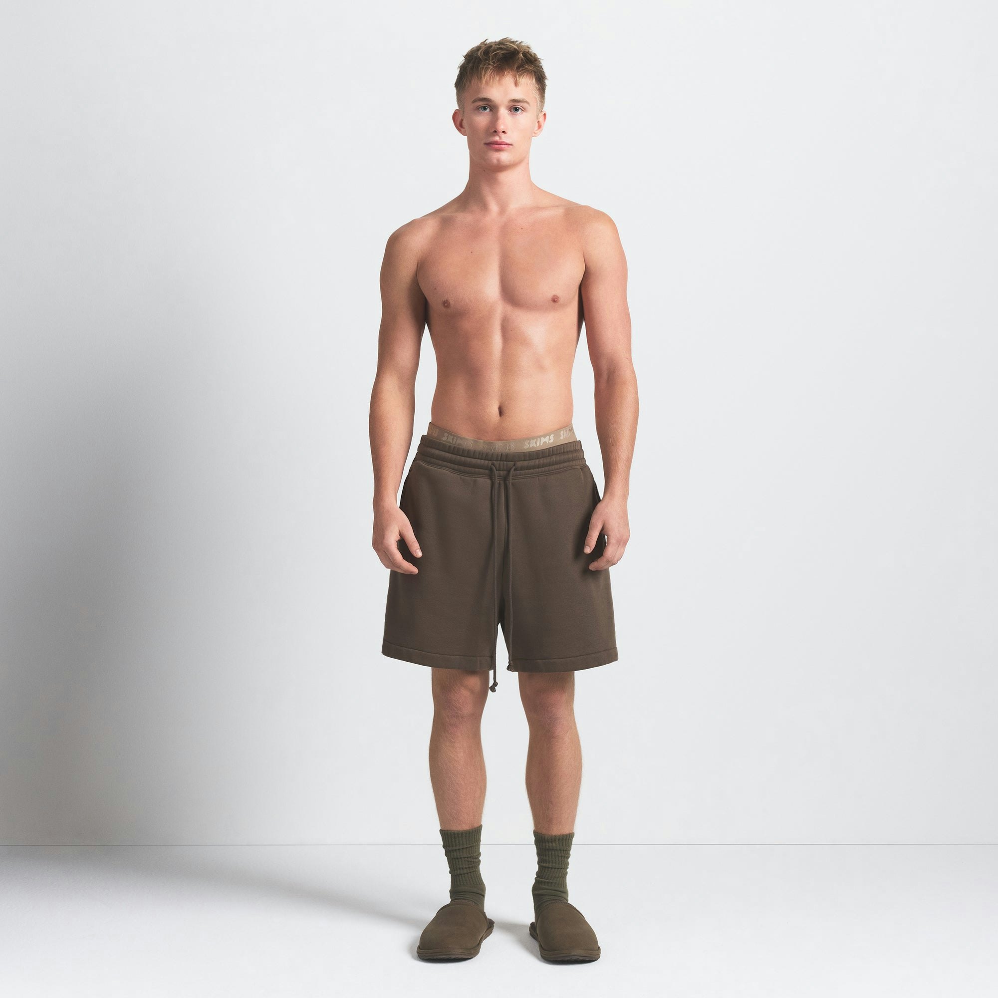 FLEECE LOUNGE MENS RELAXED SHORT | DRIFTWOOD ON A MODEL FRONT VIEW @ | FOCUS: 0.0, 1.0, 0.9