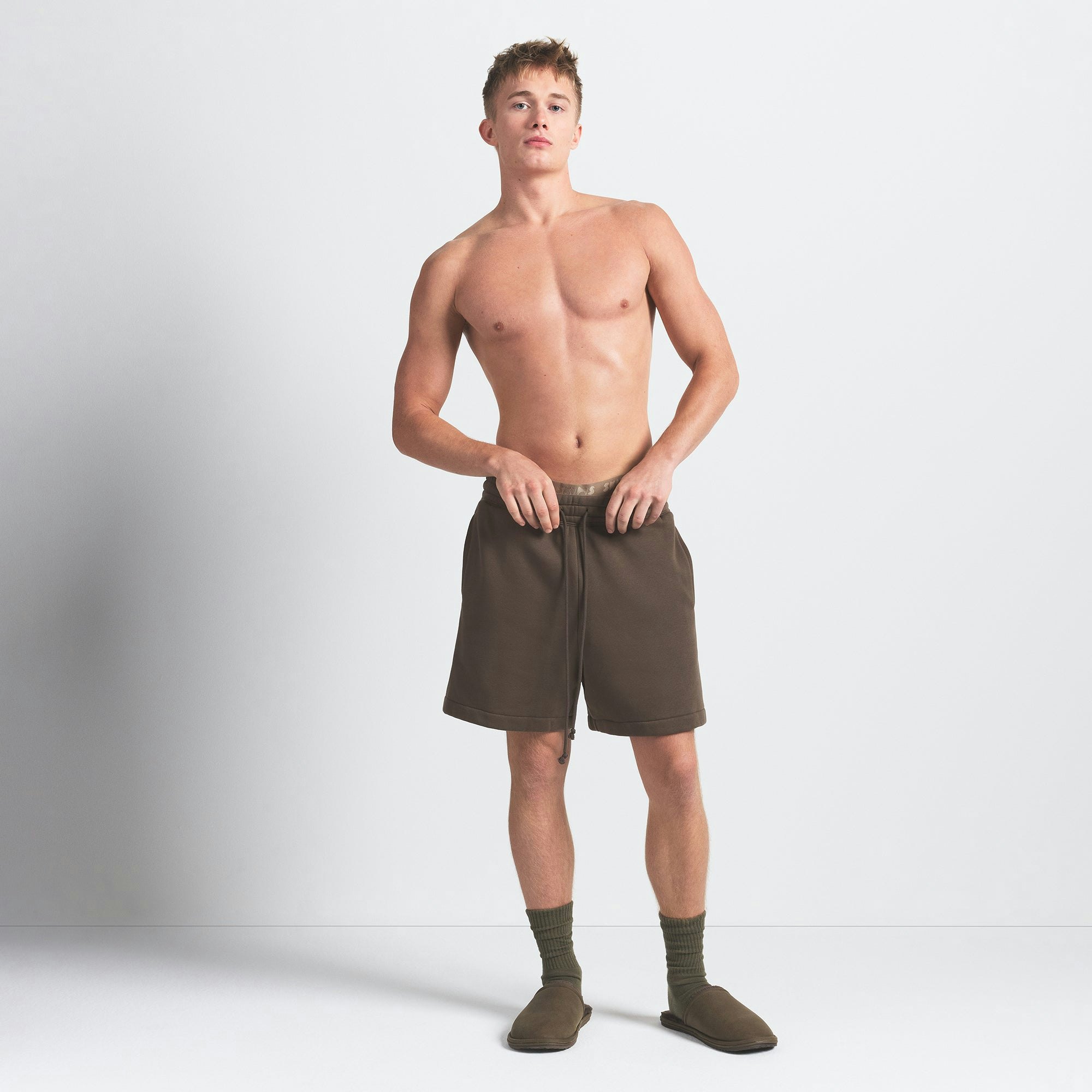 FLEECE LOUNGE MENS RELAXED SHORT | DRIFTWOOD ON A MODEL FRONT VIEW @ | FOCUS: 0.0, 1.0, 0.9