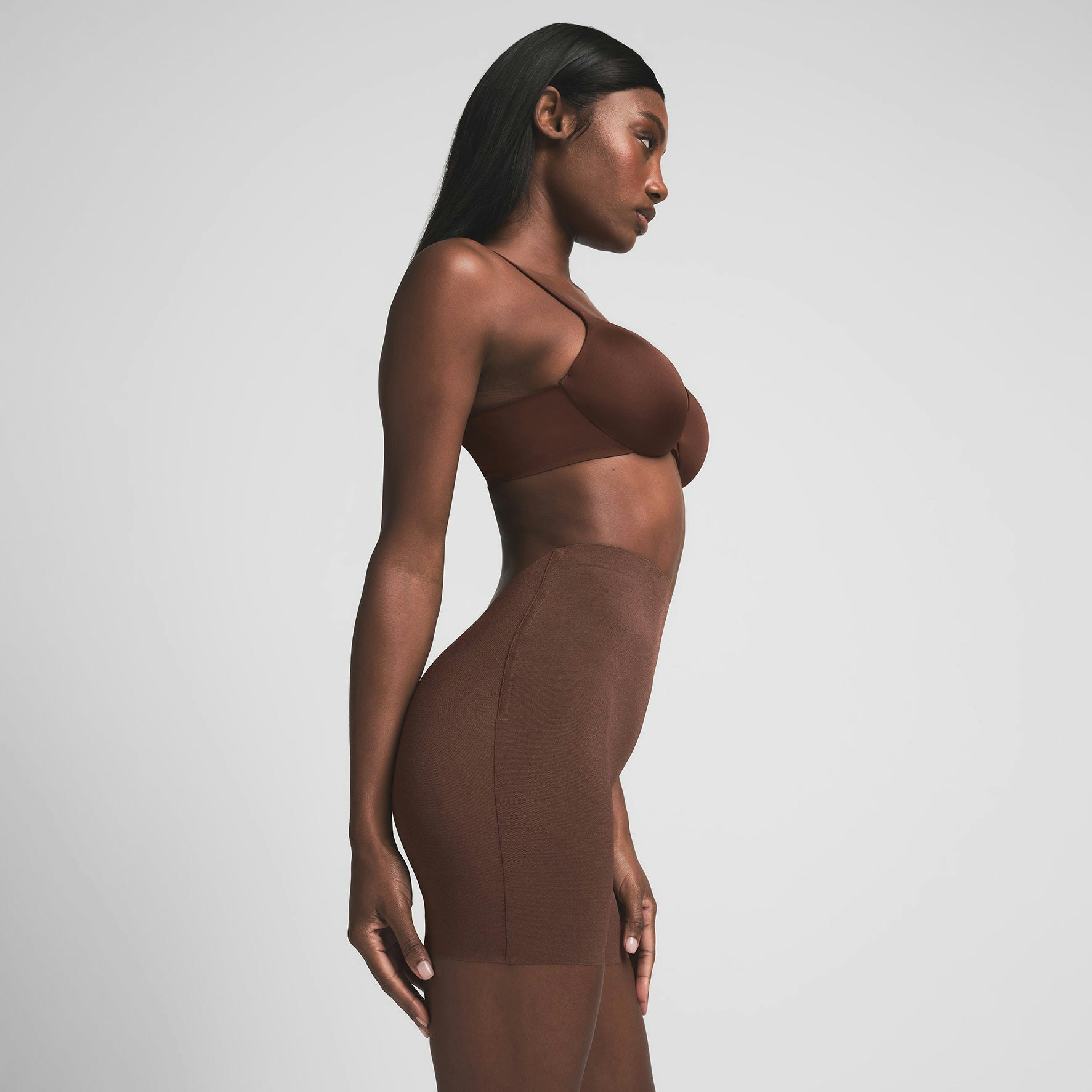 SHEER SCULPT LOW BACK SHORT | COCOA ON A MODEL SIDE VIEW