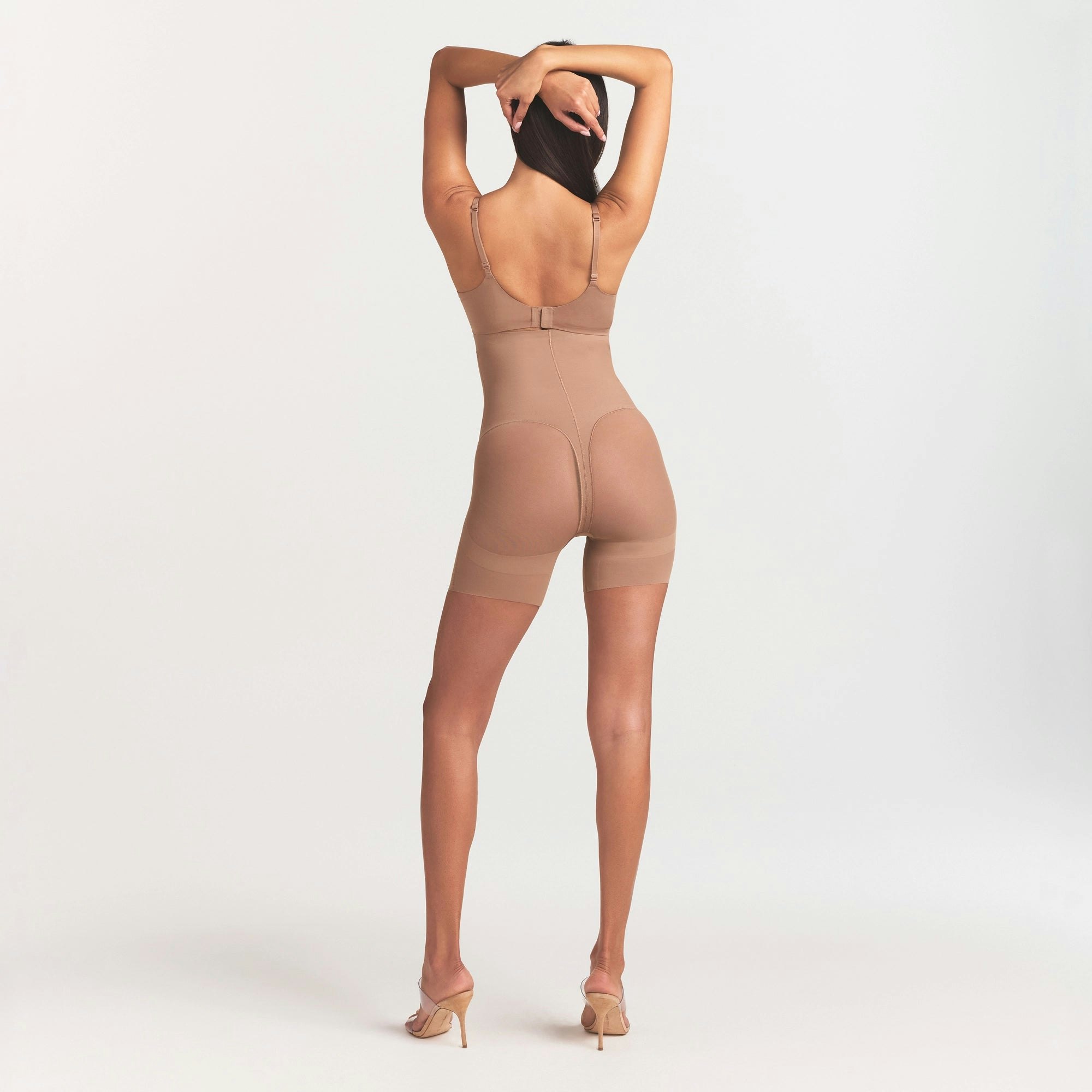 POWER MESH SHAPEWEAR CORE SCULPT HIGH-WAISTED MID THIGH SHORT | SIENNA ON A MODEL FRONT VIEW @ | FOCUS: 0.0, 1.0, 0.9