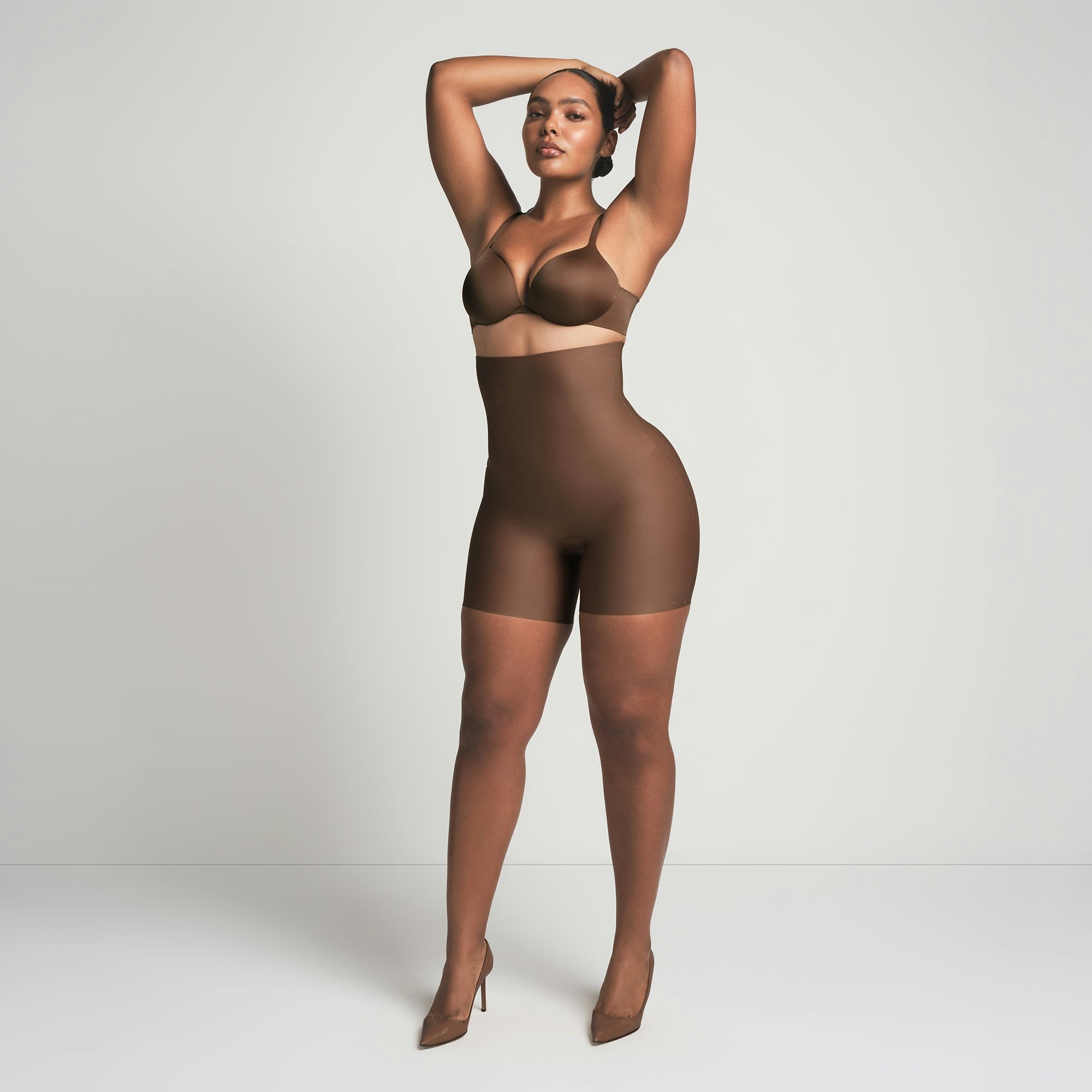 SKIMS BODY CORE SCULPT HIGH-WAISTED SHORT | JASPER ON A MODEL FRONT VIEW @ | FOCUS: 0.0, 1.0, 0.9