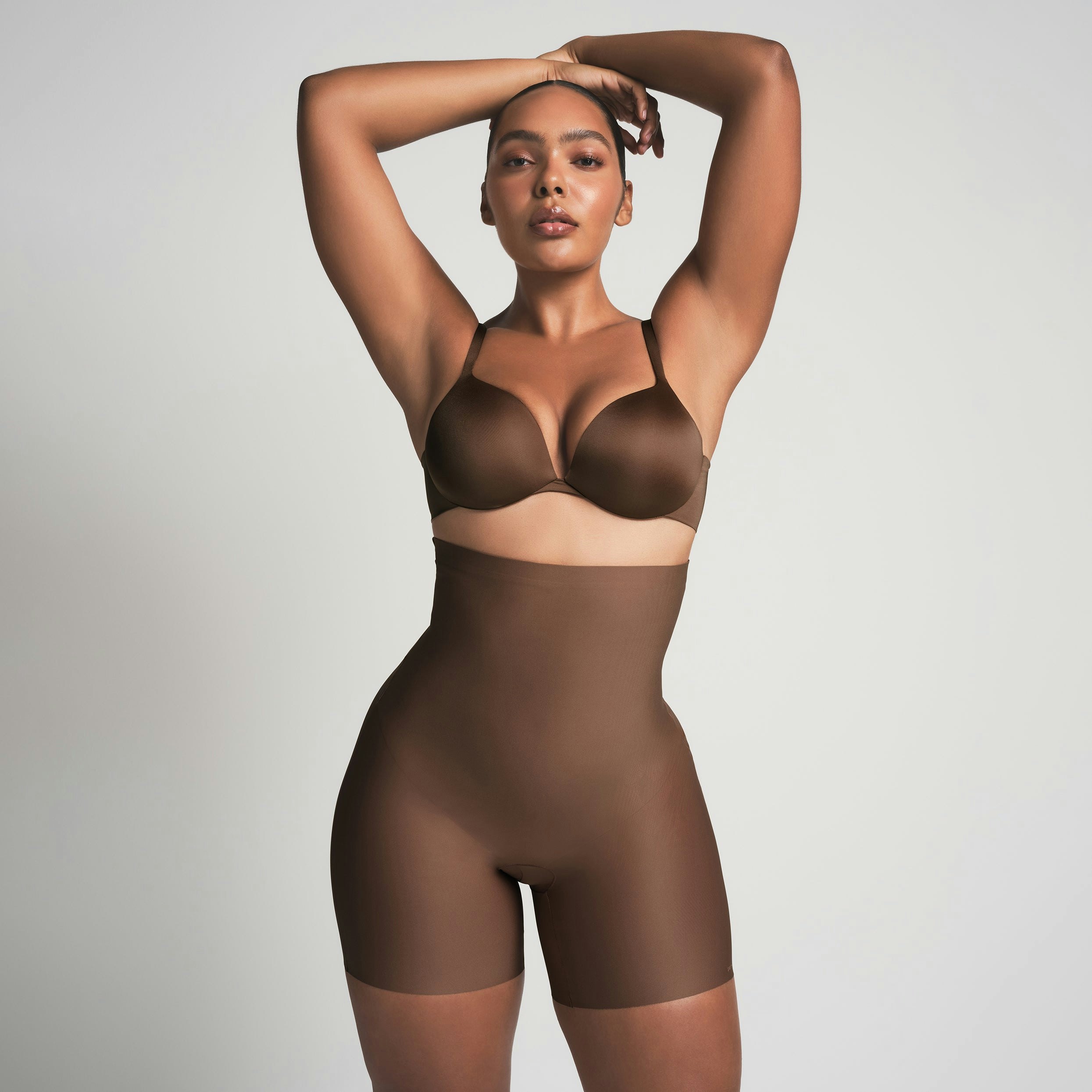 SKIMS BODY CORE SCULPT HIGH-WAISTED SHORT | JASPER ON A MODEL FRONT VIEW @ | FOCUS: 0.0, 1.0, 0.9